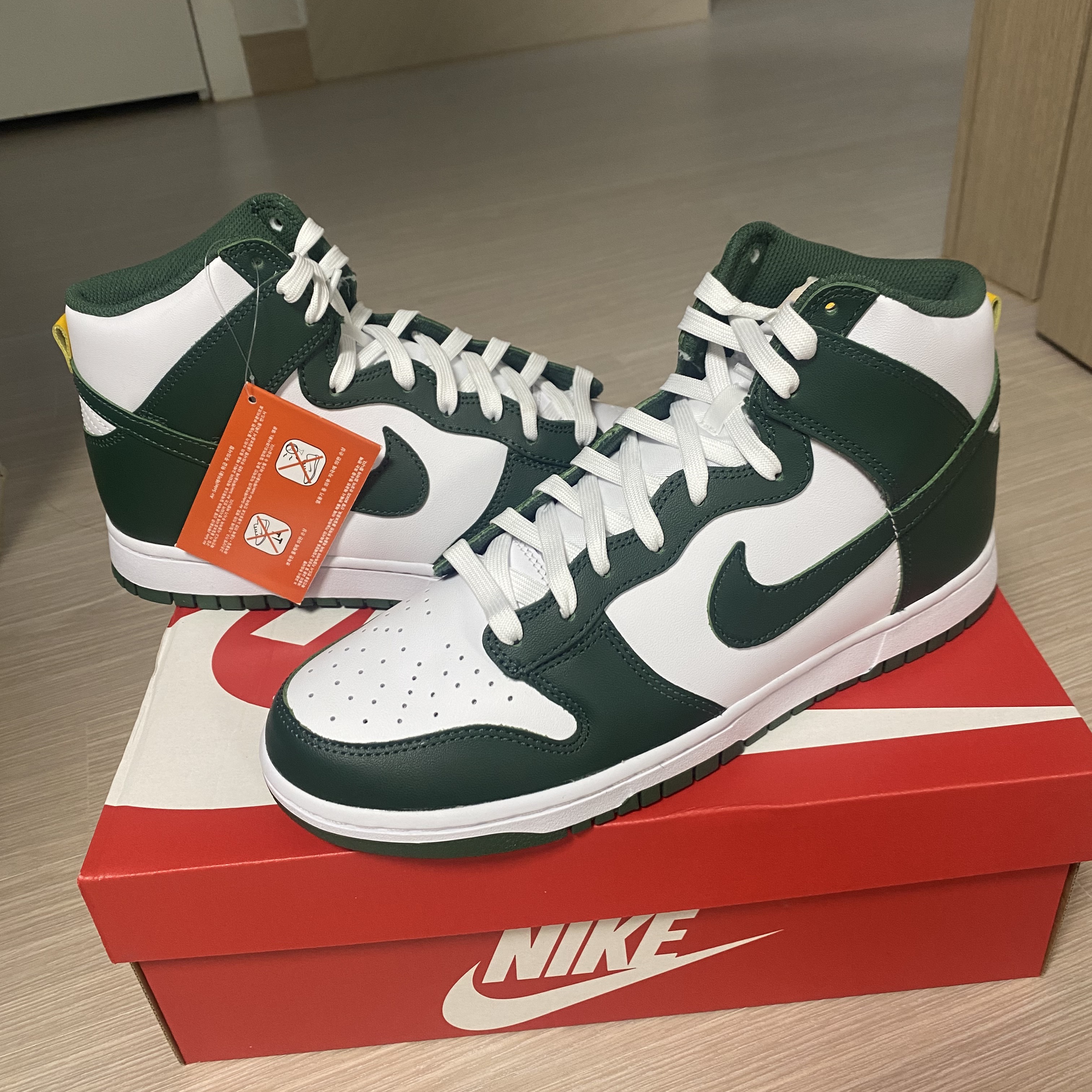 Nike Dunk High Retro Noble Green 착용 스타일