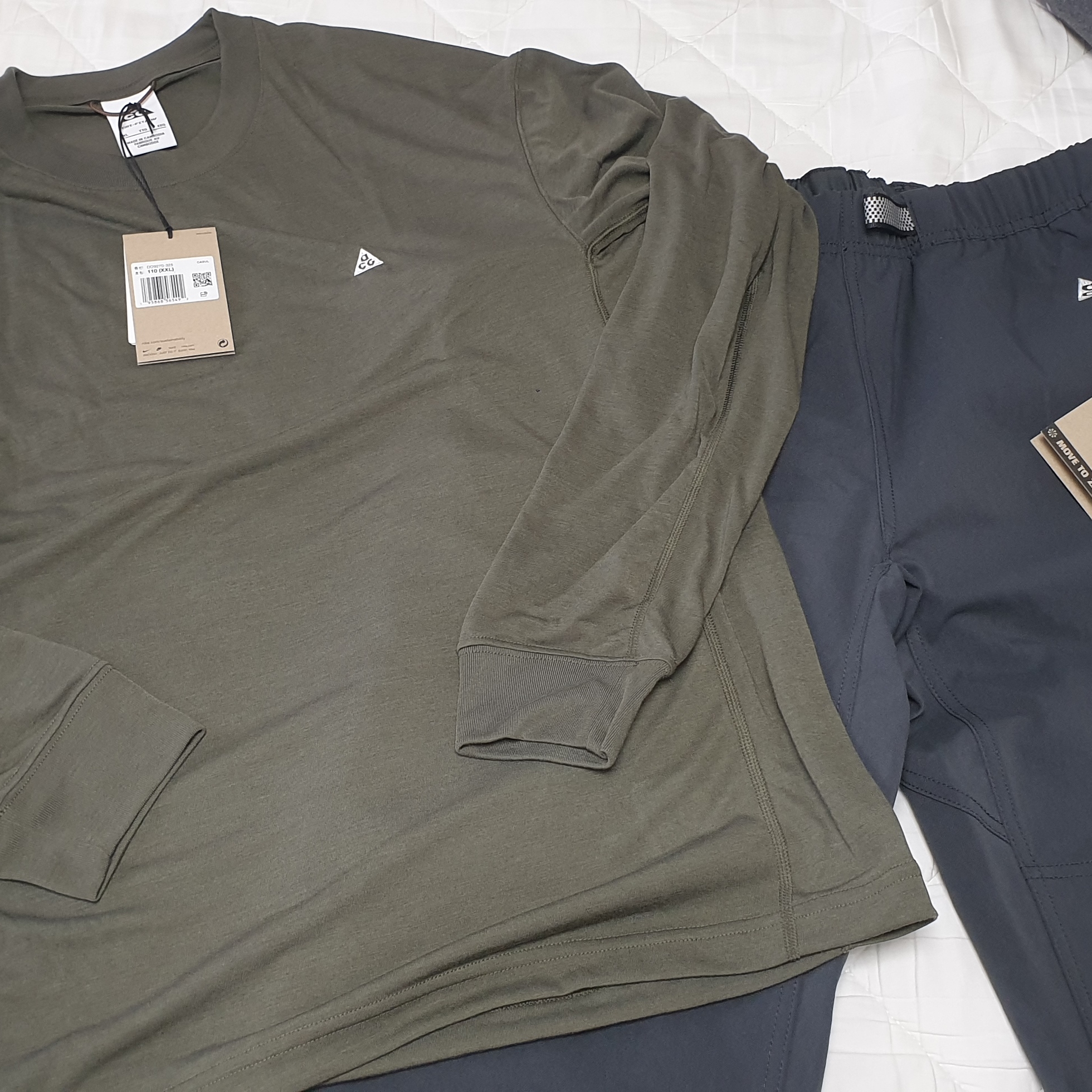 Nike ACG Dri-Fit ADV Goat Rocks Long Sleeve T-Shirt Cargo Khaki - Asia, Nike ACG Trail Pants Dark Smoke Grey - Asia 착용 스타일