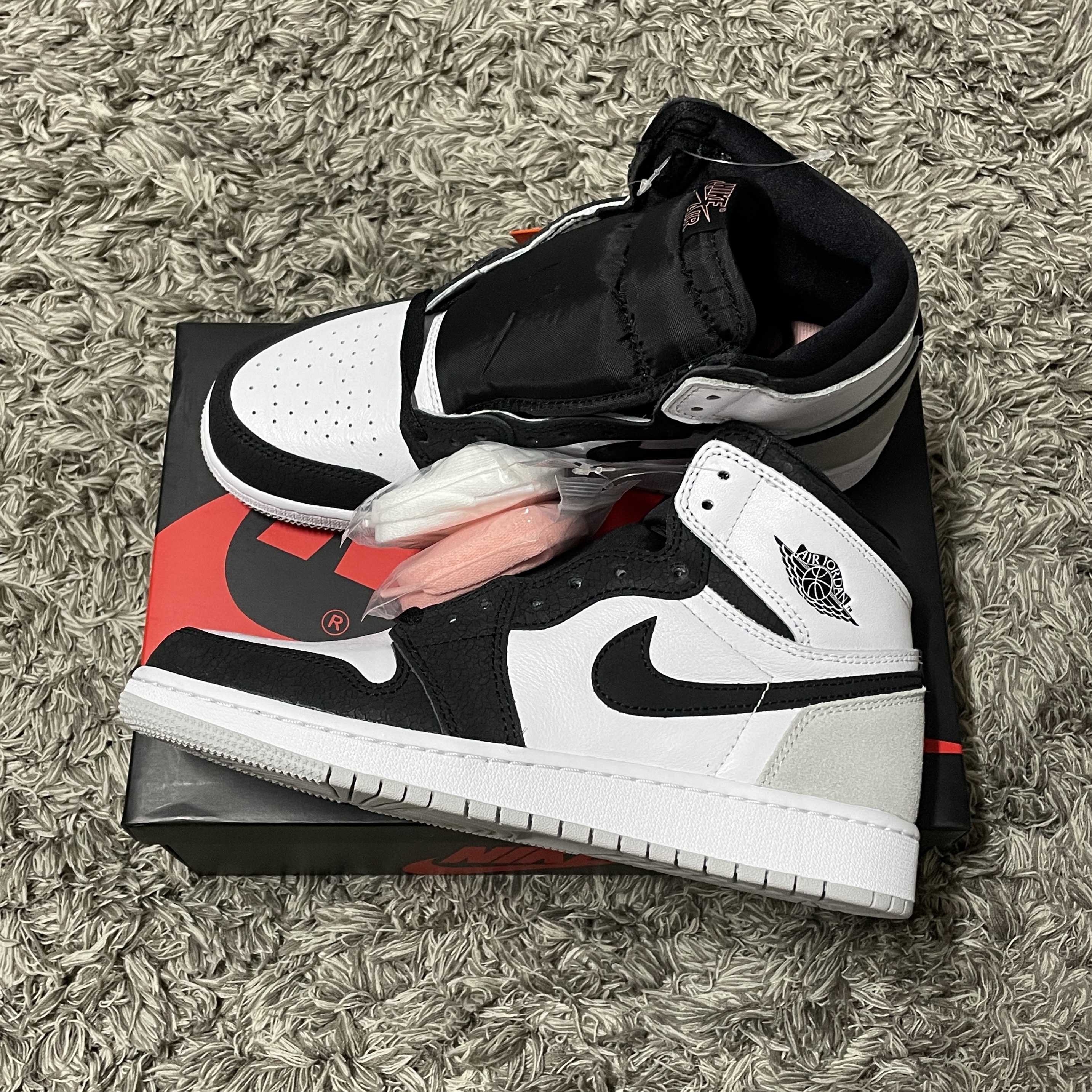 (GS) Jordan 1 Retro High OG Bleached Coral 착용 스타일