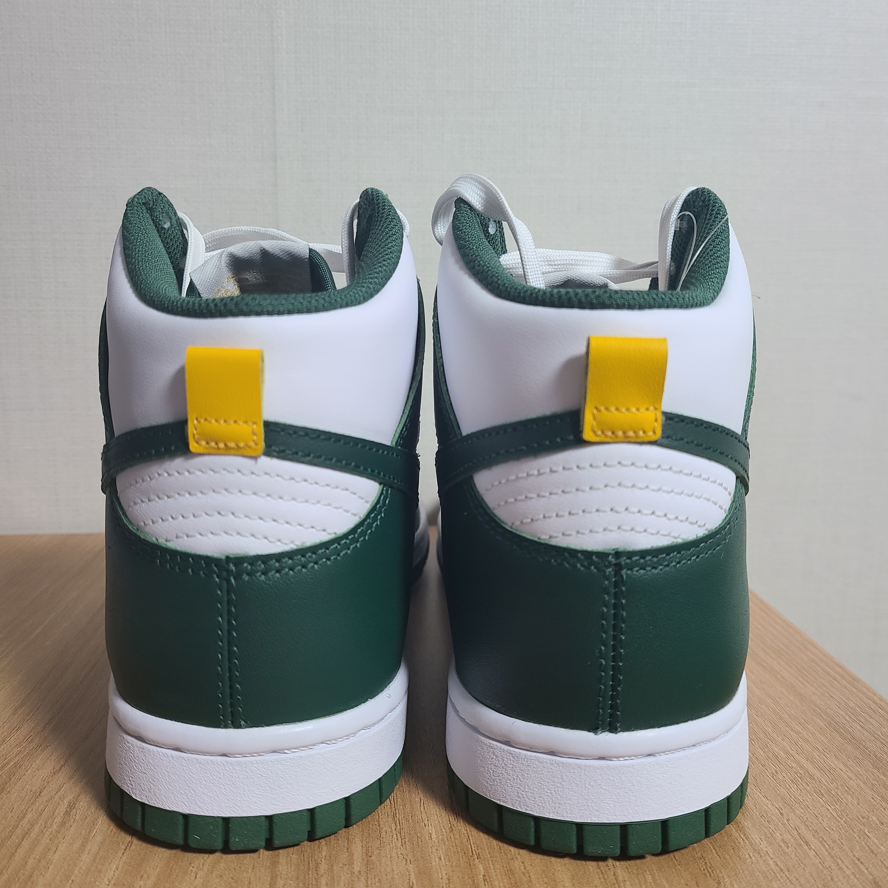 Nike Dunk High Retro Noble Green 착용 스타일 - 3