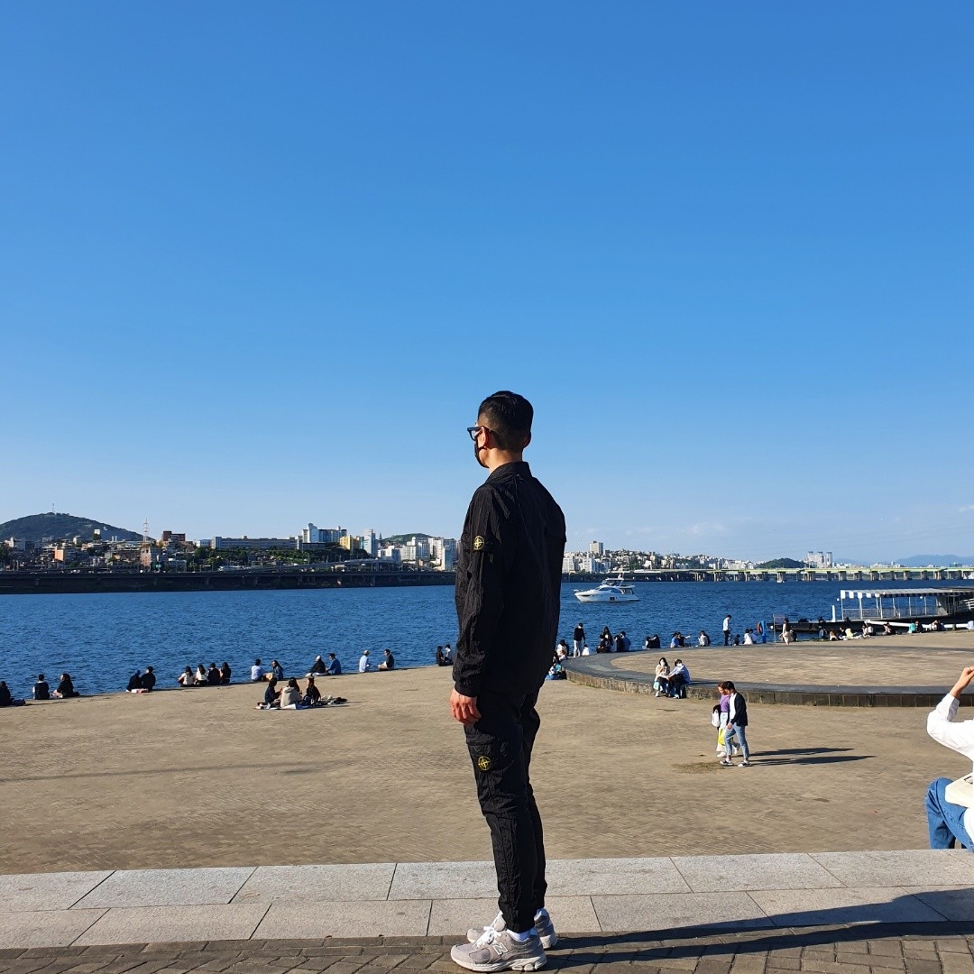 Stone Island 12321 Nylon Metal Garment Dyed Packable Overshirt Black - 22SS, Stone Island 31021 Nylon Metal Garment Dyed Cargo Pants Black - 22SS 착용 스타일 - 2