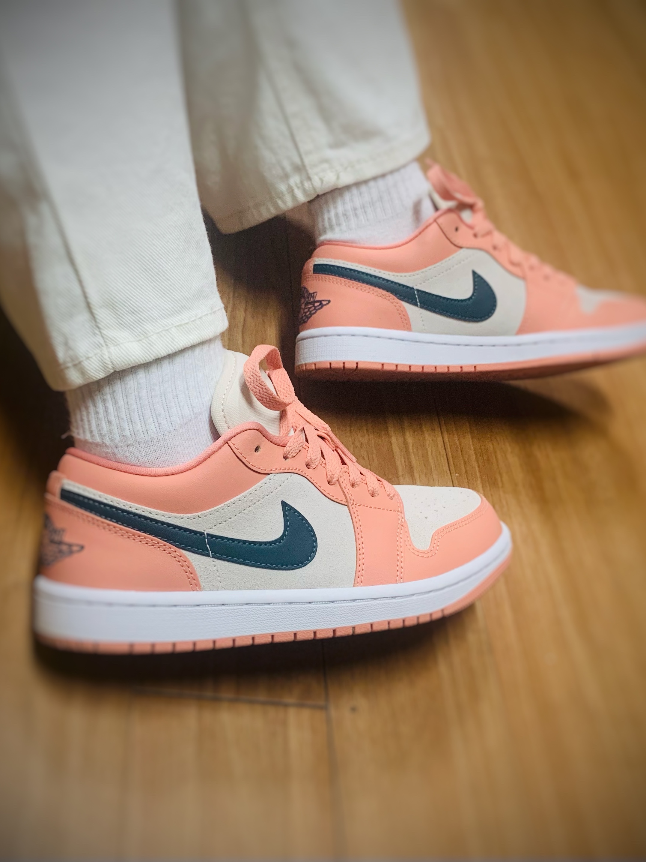 (W) Jordan 1 Low Light Madder Root 착용 스타일 - 1