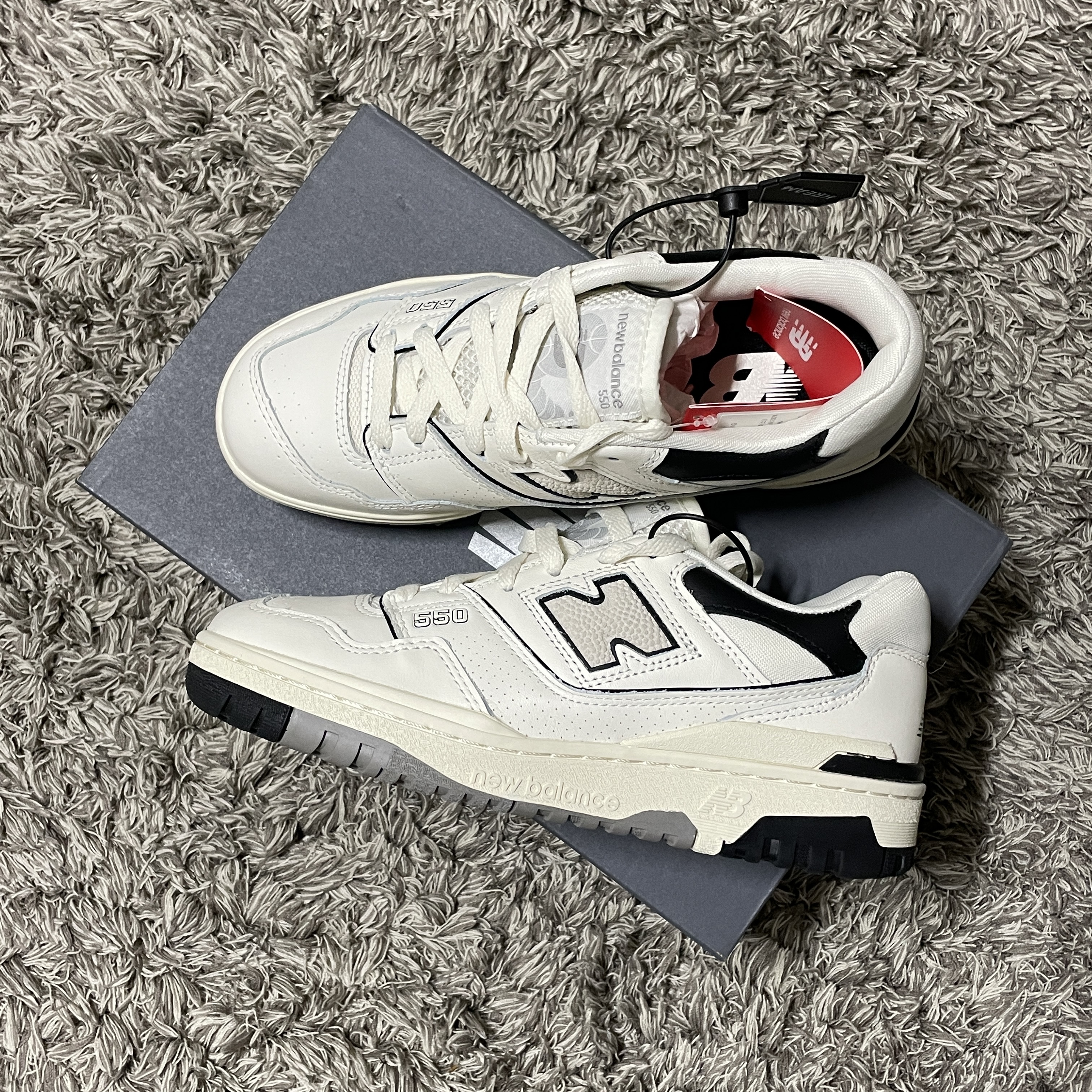 New Balance 550 White Grey - 2E Wide 착용 스타일