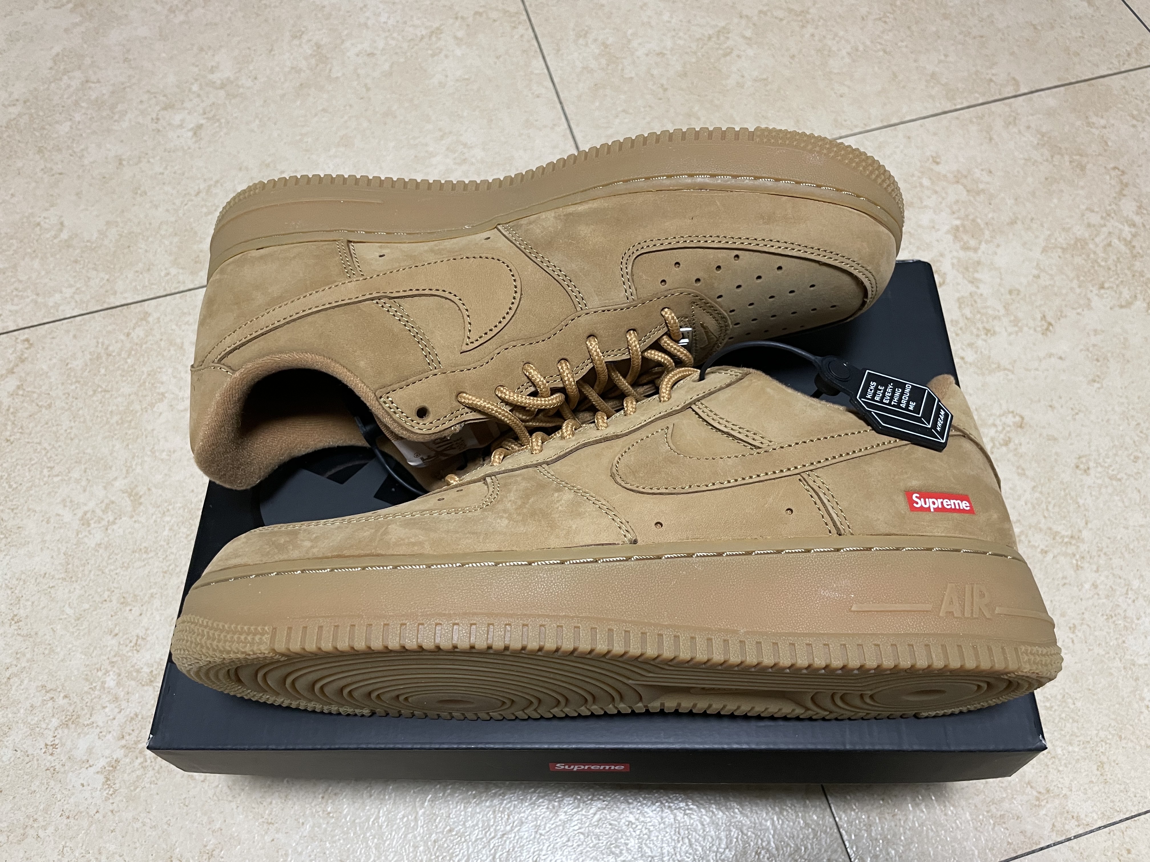 Nike x Supreme Air Force 1 Low Flax 착용 스타일 - 1