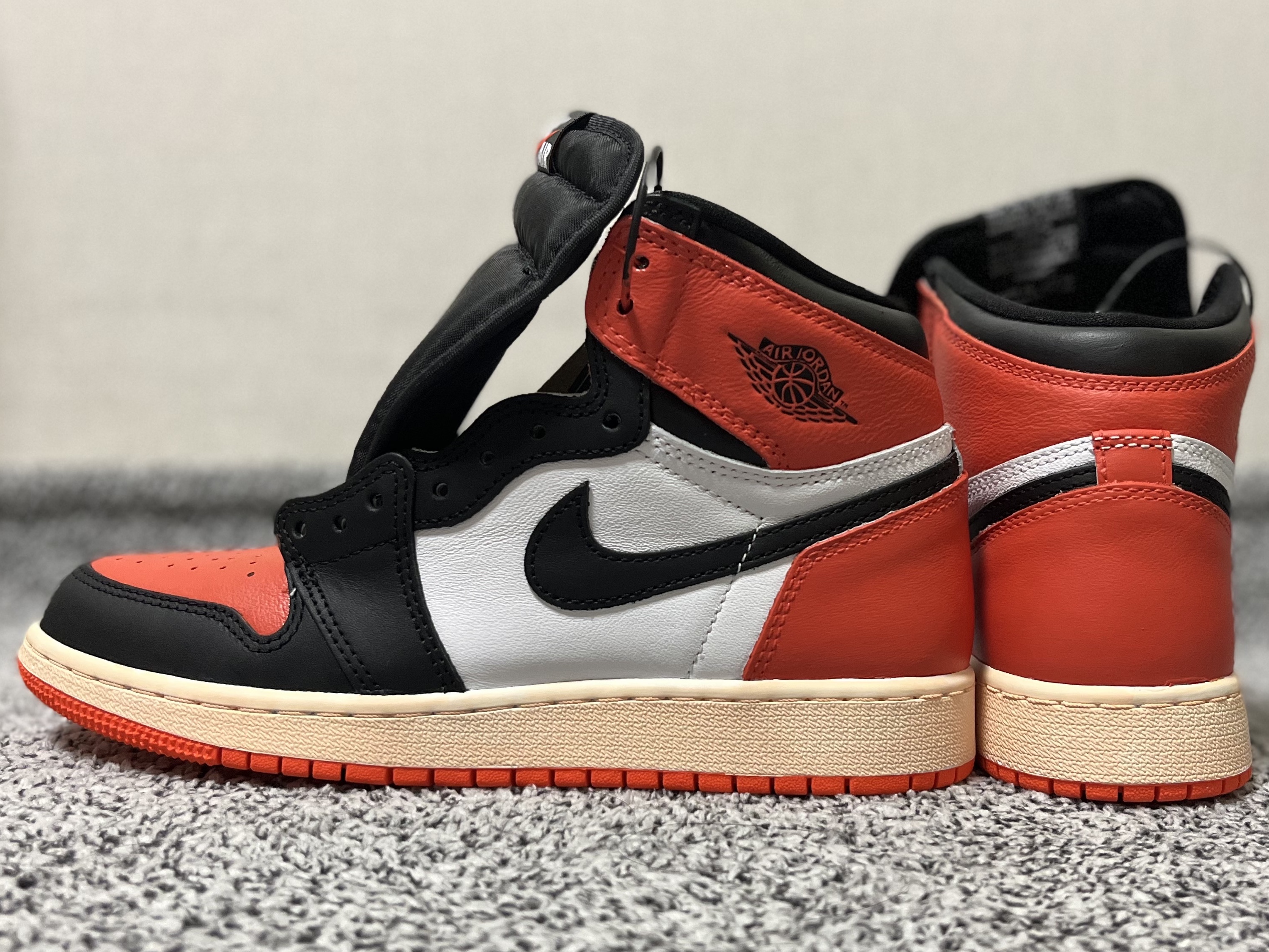 Jordan 1 Retro High OG Electro Orange 착용 스타일 - 3