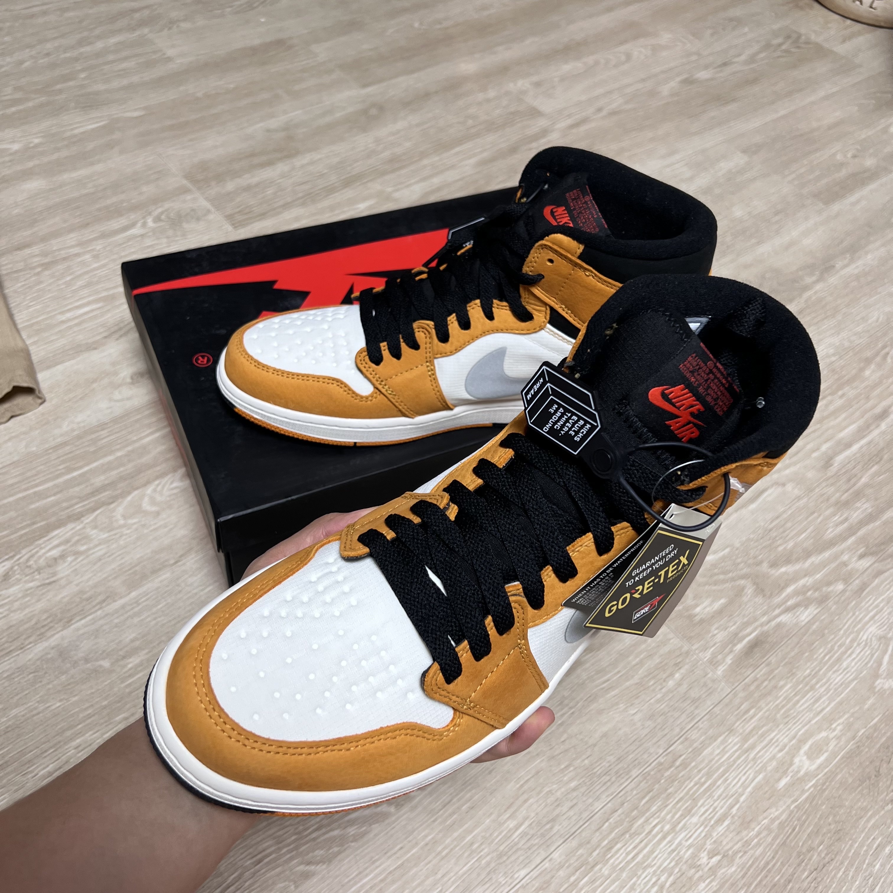 Jordan 1 Element Gore-Tex Light Curry 착용 스타일 - 3