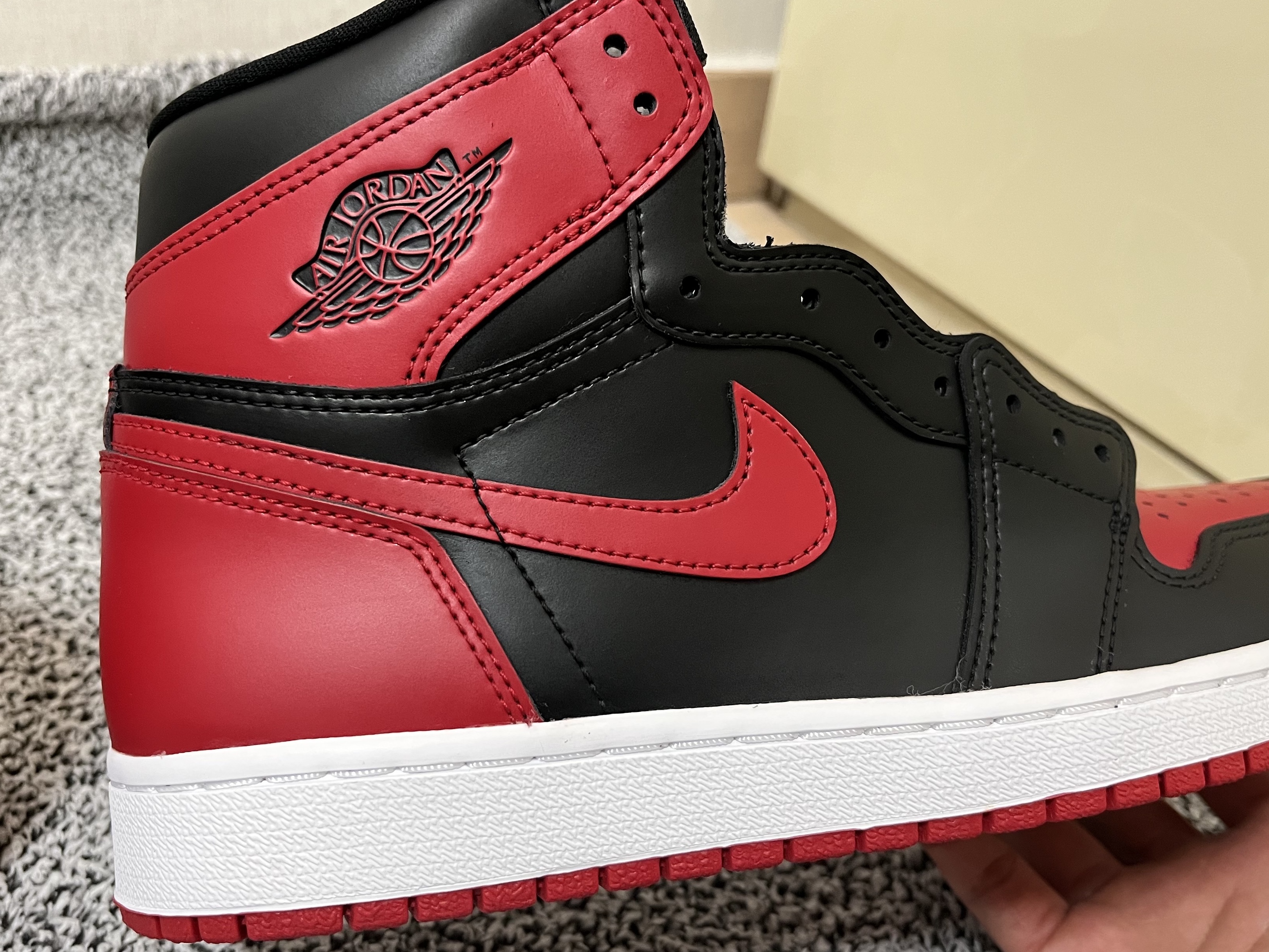 Jordan 1 Retro High OG Patent Bred 착용 스타일 - 1