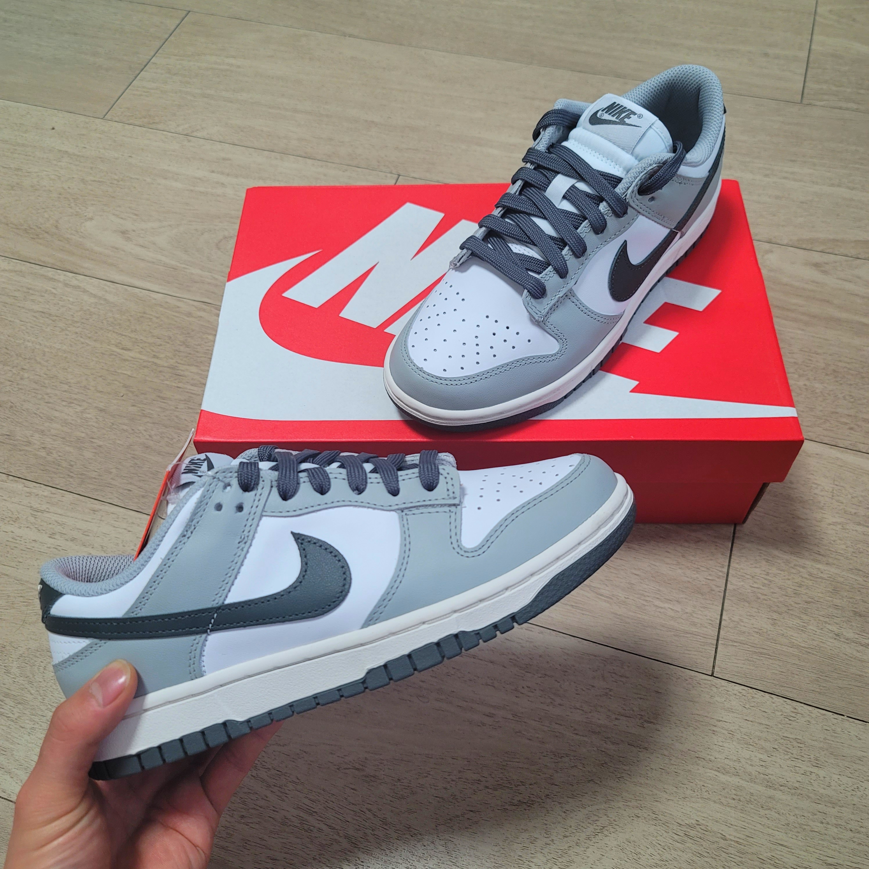 (W) Nike Dunk Low Light Smoke Grey 착용 스타일 - 2