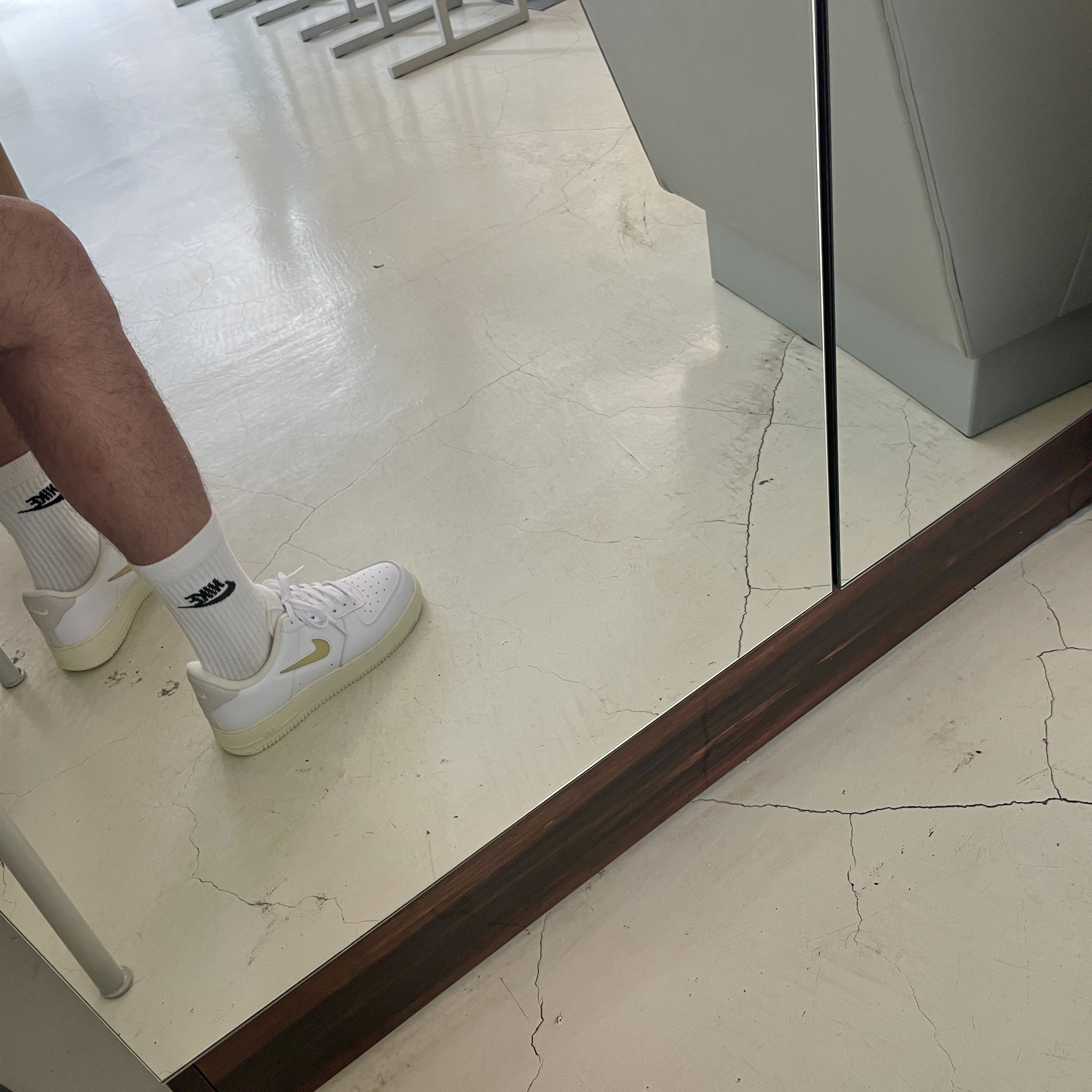 Nike Air Force 1 '07 LX Pale Vanilla 착용 스타일 - 2