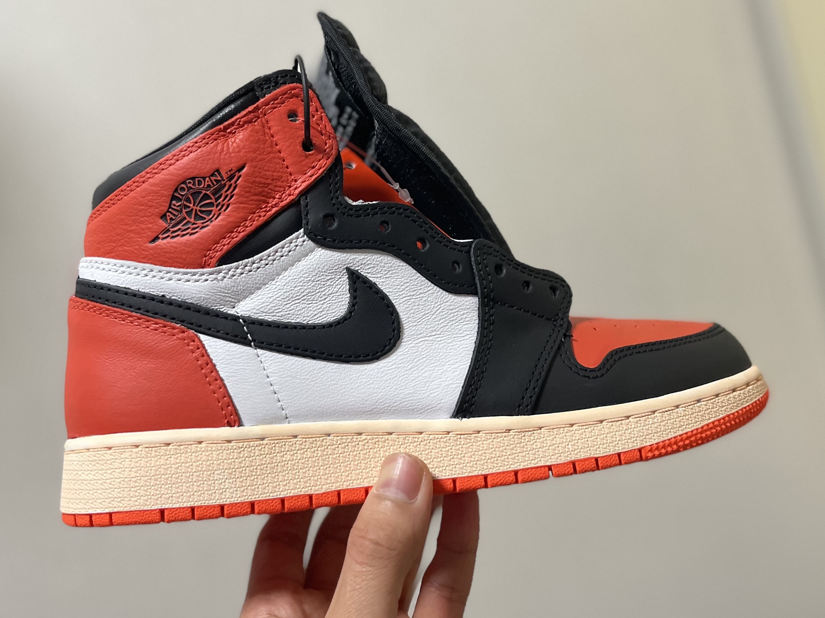 Jordan 1 Retro High OG Electro Orange 착용 스타일 - 1