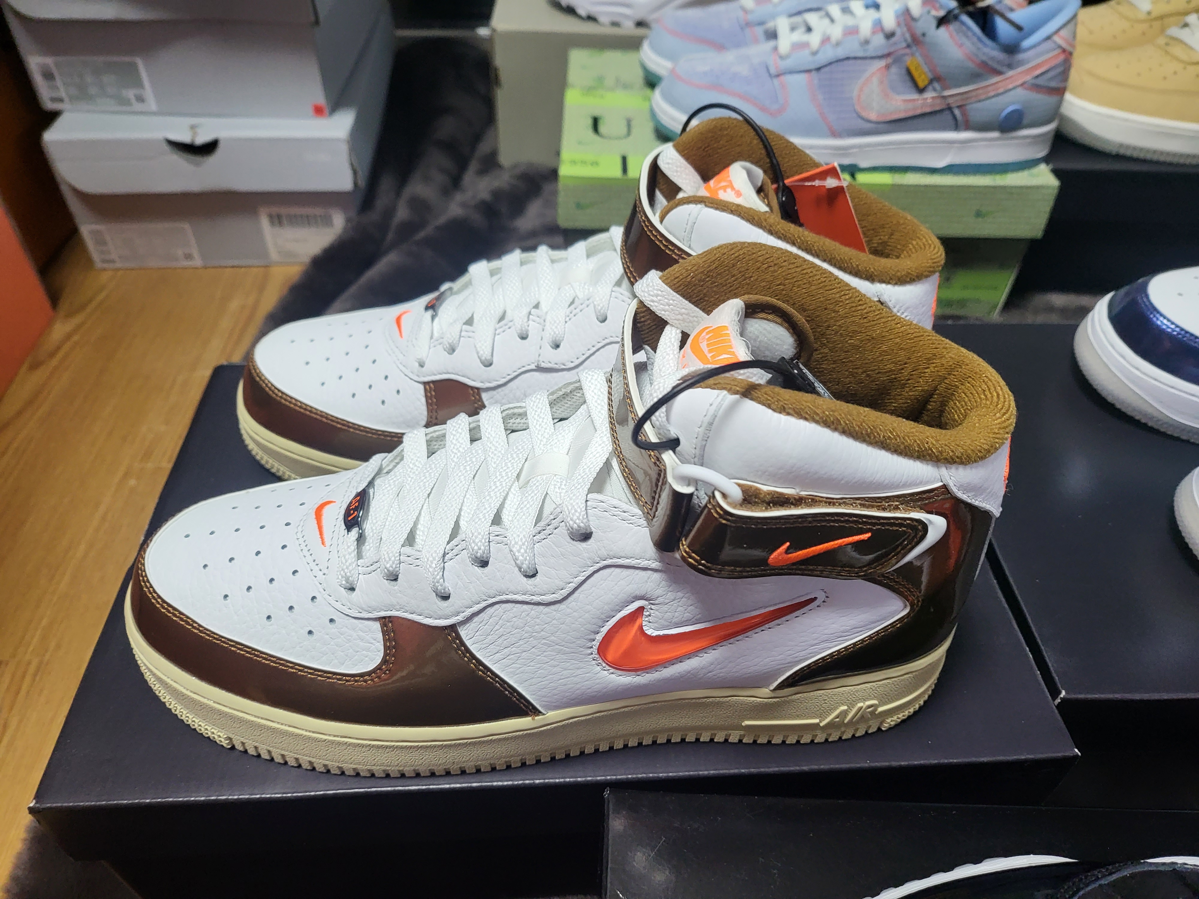 Nike Air Force 1 Mid QS University Red and Midnight Navy, Nike Air Force 1 Mid '07 LX Our Force 1 착용 스타일 - 4