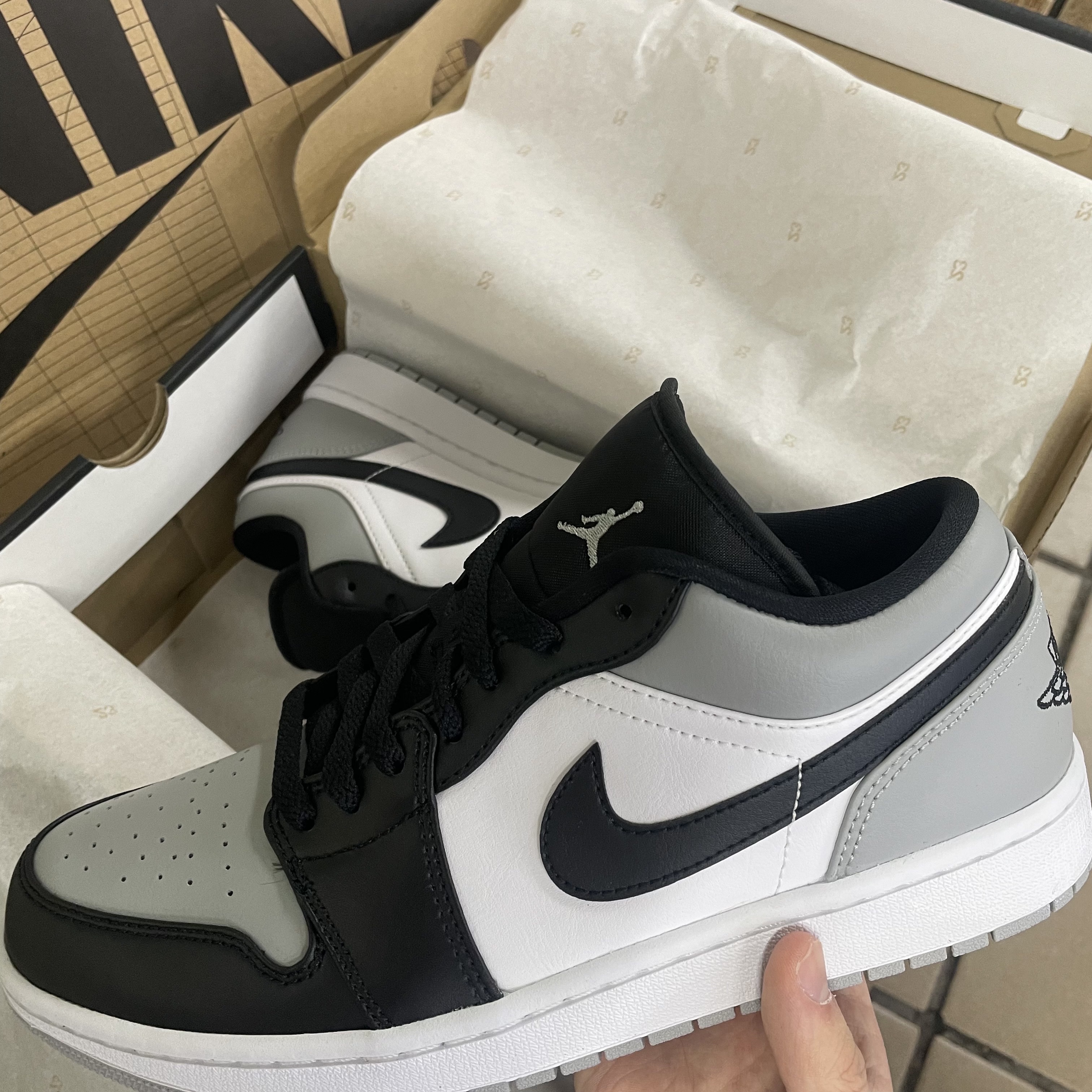 Jordan 1 Low Light Smoke Grey Black 착용 스타일 - 3