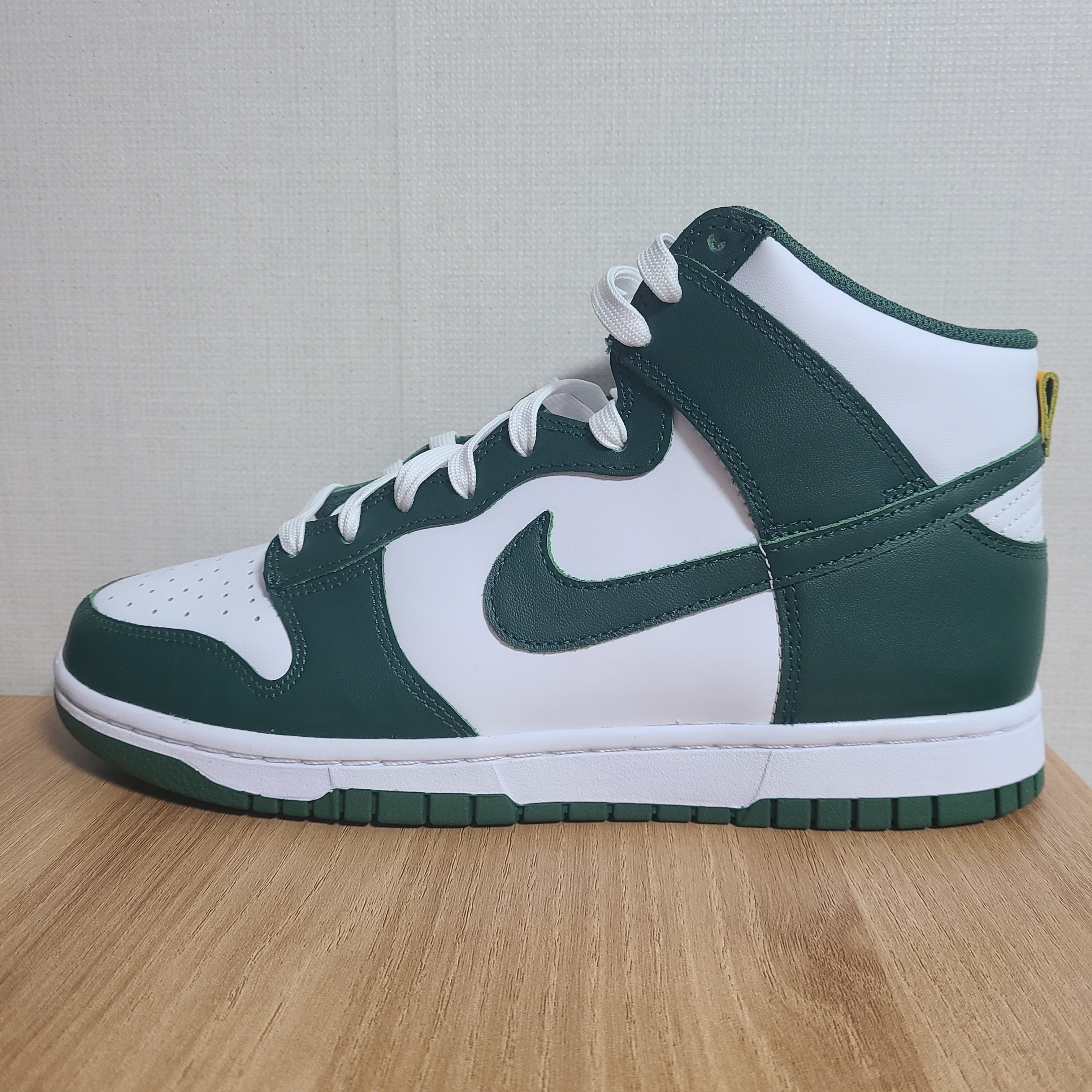 Nike Dunk High Retro Noble Green 착용 스타일 - 1
