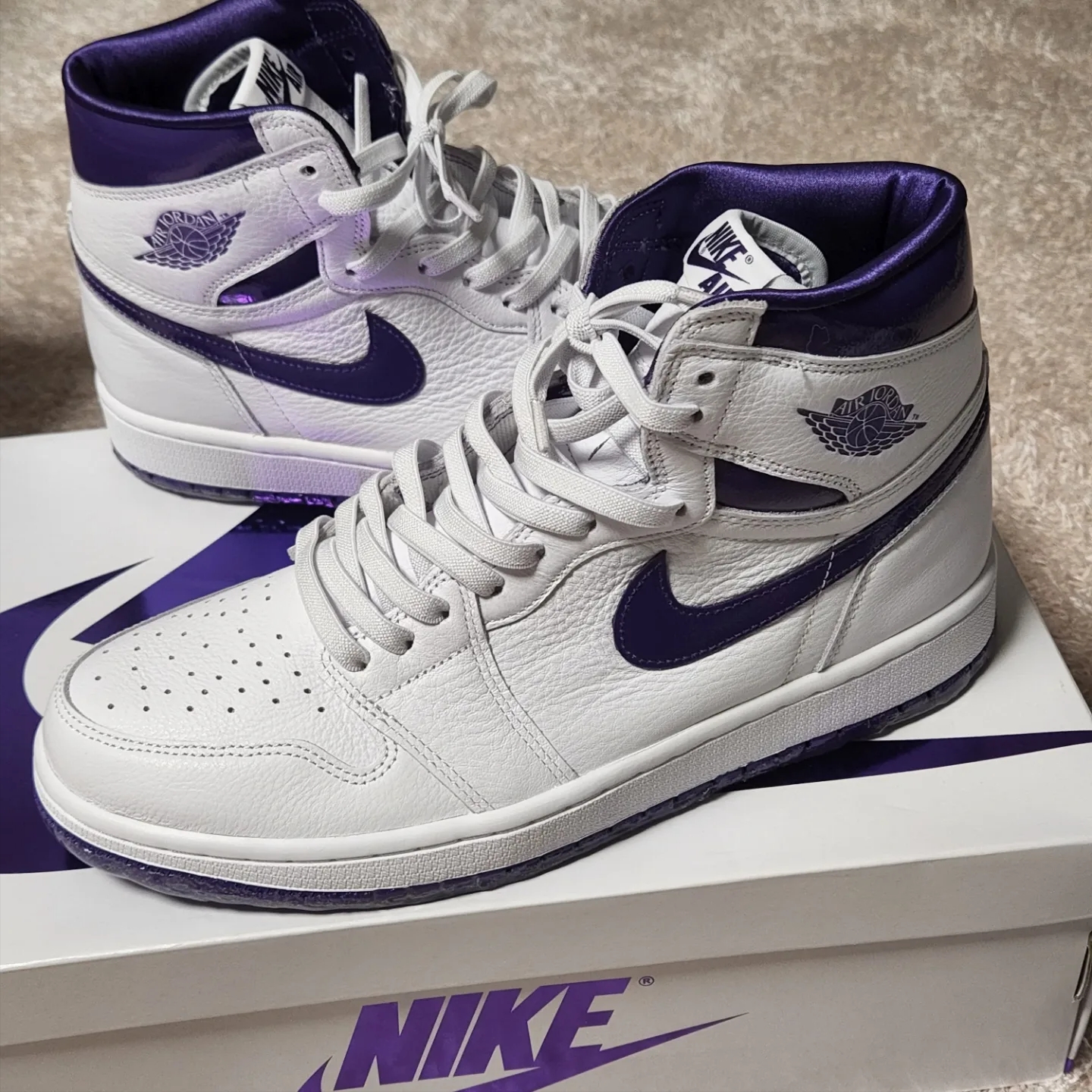 (W) Jordan 1 High OG Court Purple 착용 스타일 - 1