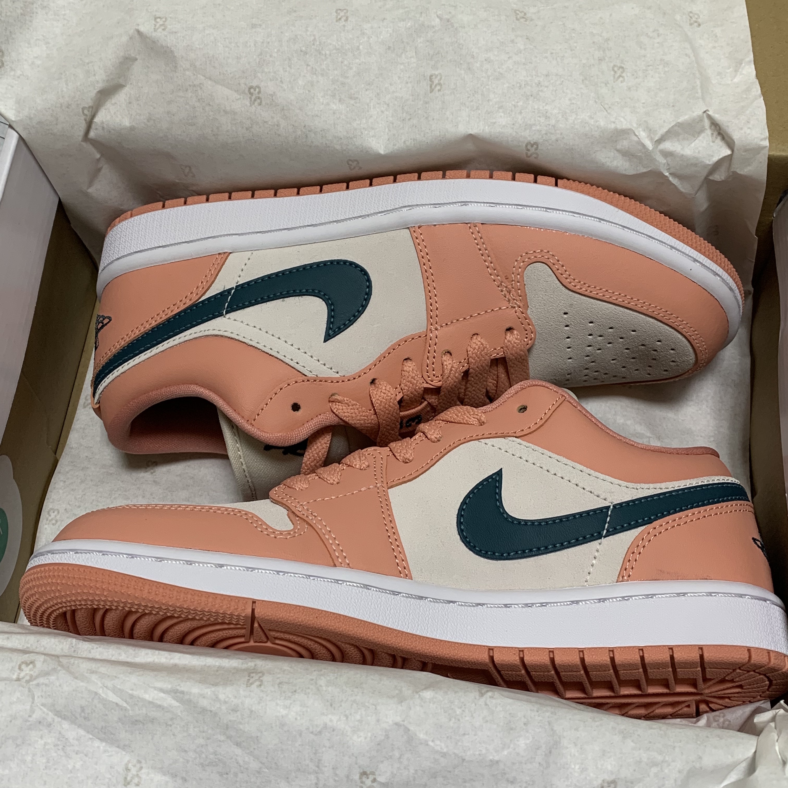 (W) Jordan 1 Low Light Madder Root 착용 스타일