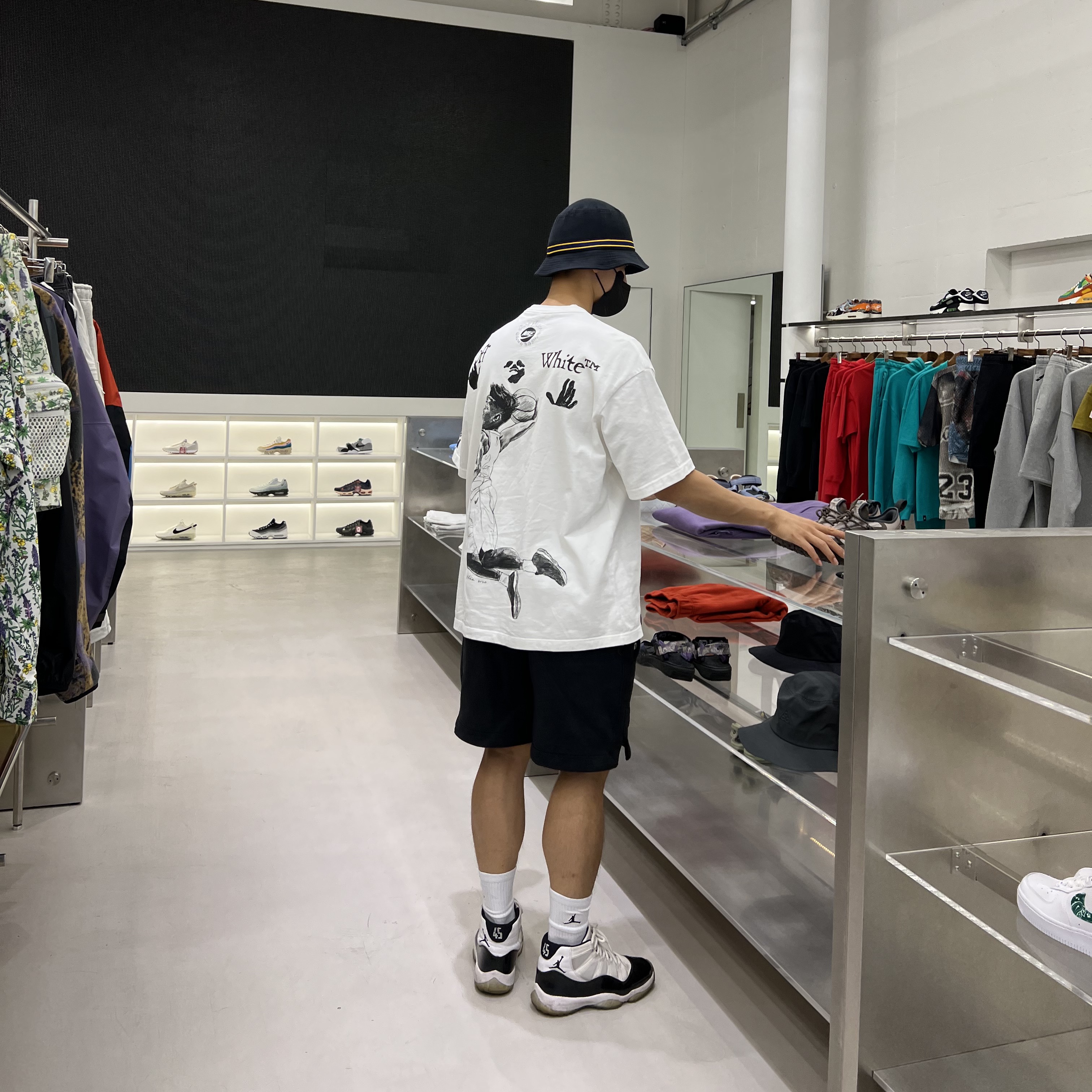 Jordan 11 Retro Concord 2018, Jordan x Off-White S/S T-Shirt White - Asia 착용 스타일 - 2