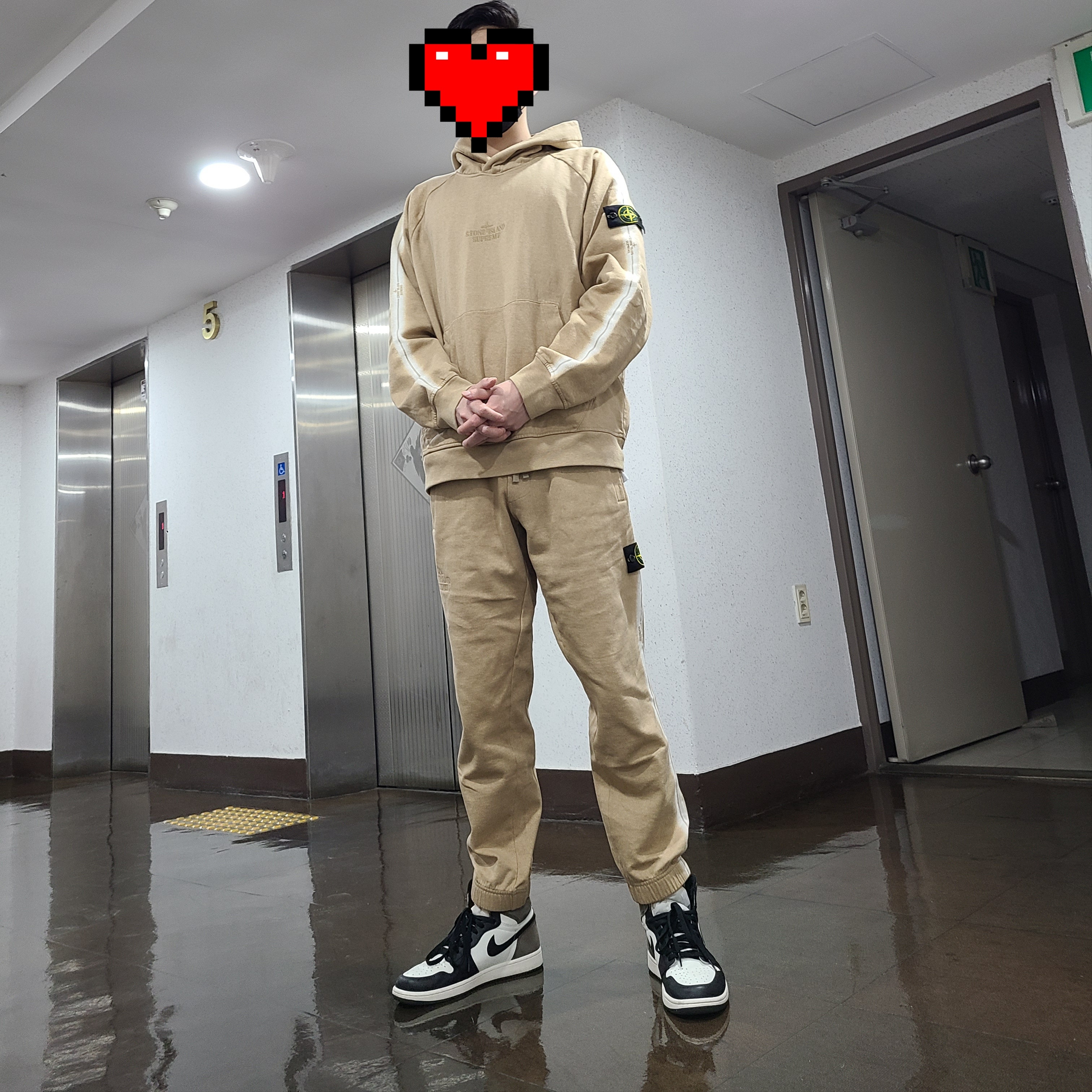 Supreme x Stone Island Stripe Hooded Sweatshirt Tan - 22SS, Supreme x Stone Island Stripe Sweatpants Tan - 22SS 착용 스타일 - 1