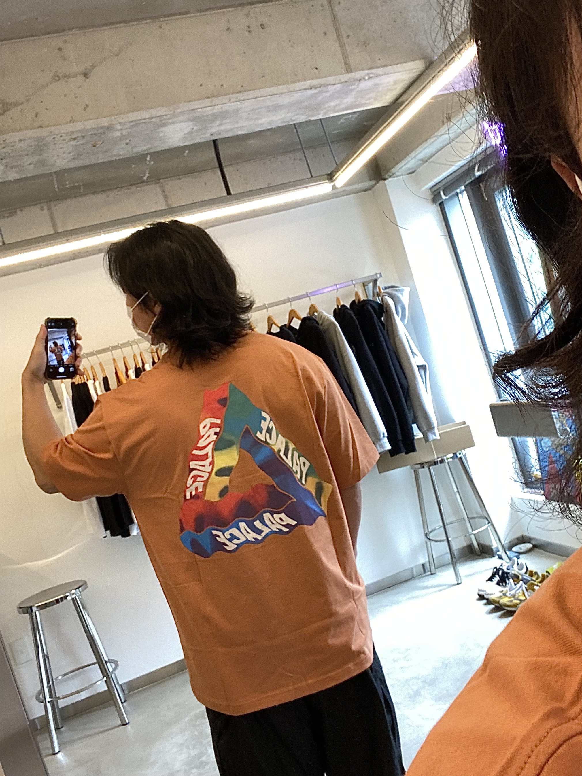 Palace Tri-Visions T-Shirt Caramel - 22SS 착용 스타일 - 2