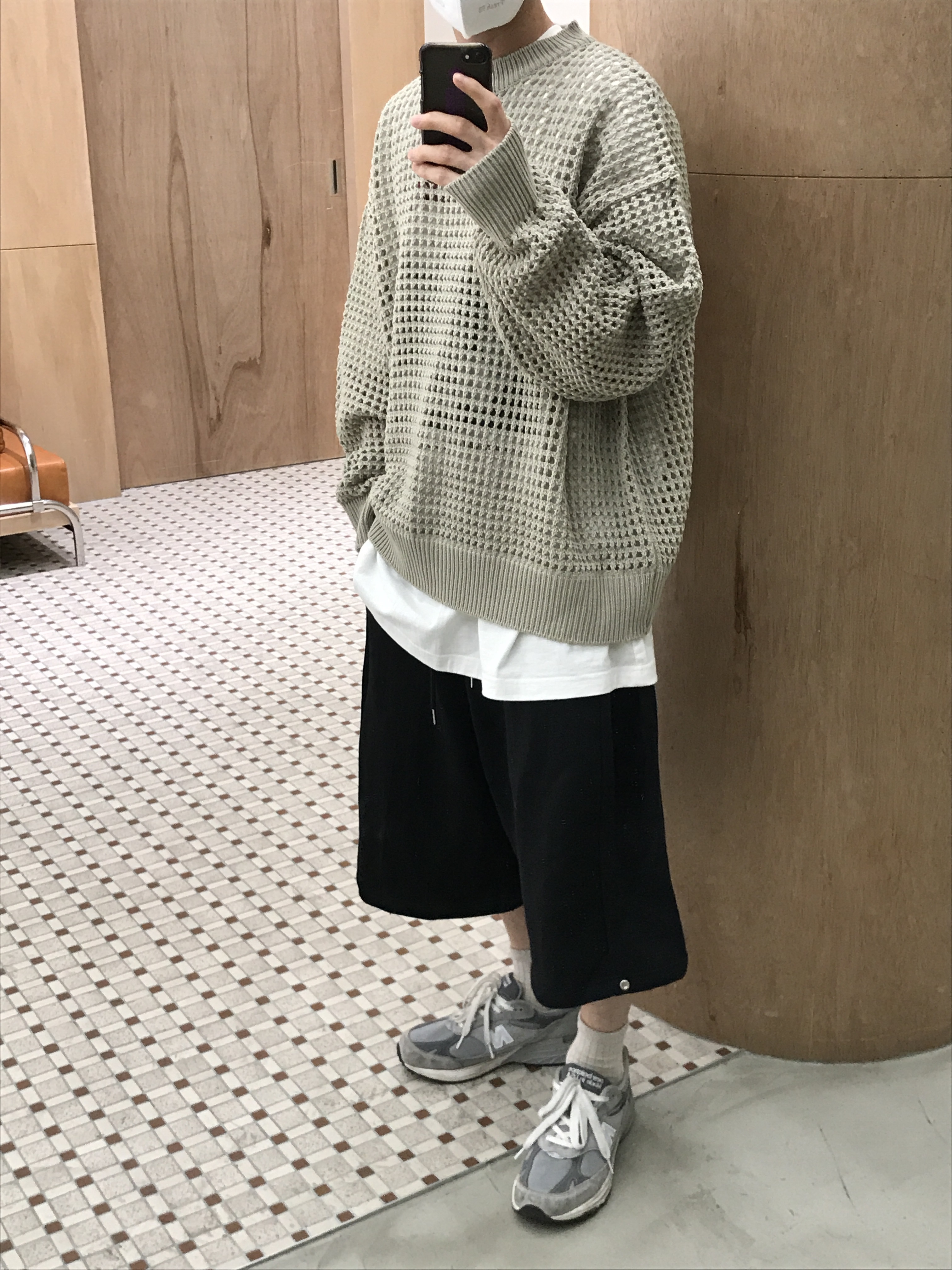 Adidas Yeezy Foam RNNR Sand, New Balance 993 Made in USA Grey - D Standard 착용 스타일 - 3