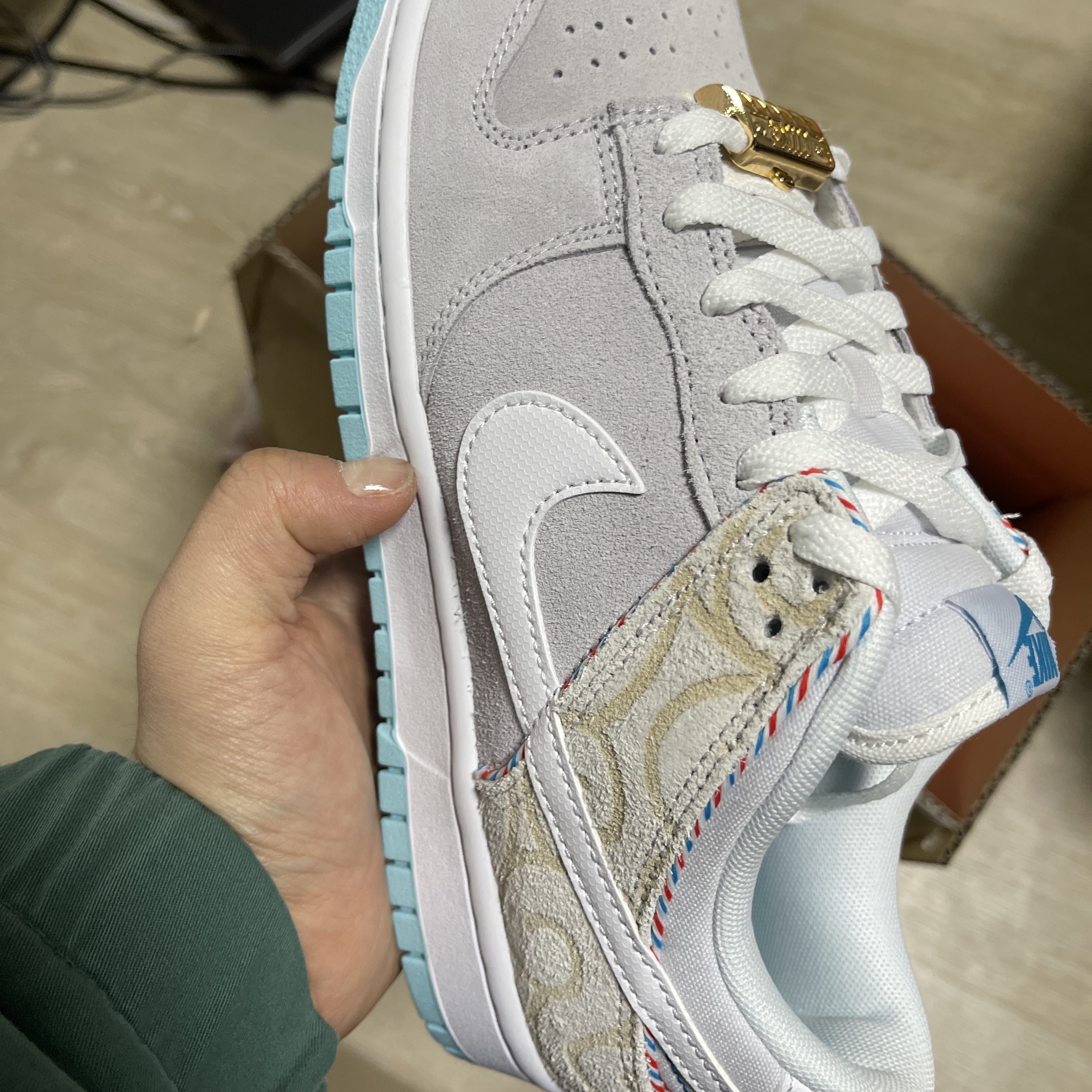 Nike Dunk Low Retro SE Barber Shop Grey 착용 스타일 - 1