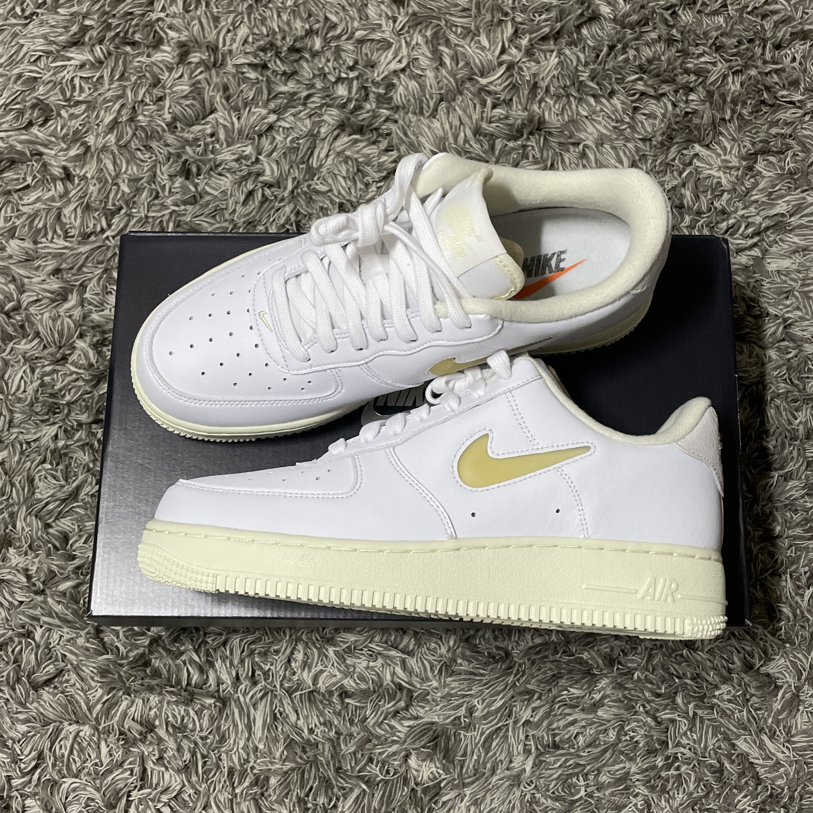 Nike Air Force 1 '07 LX Pale Vanilla 착용 스타일 - 1