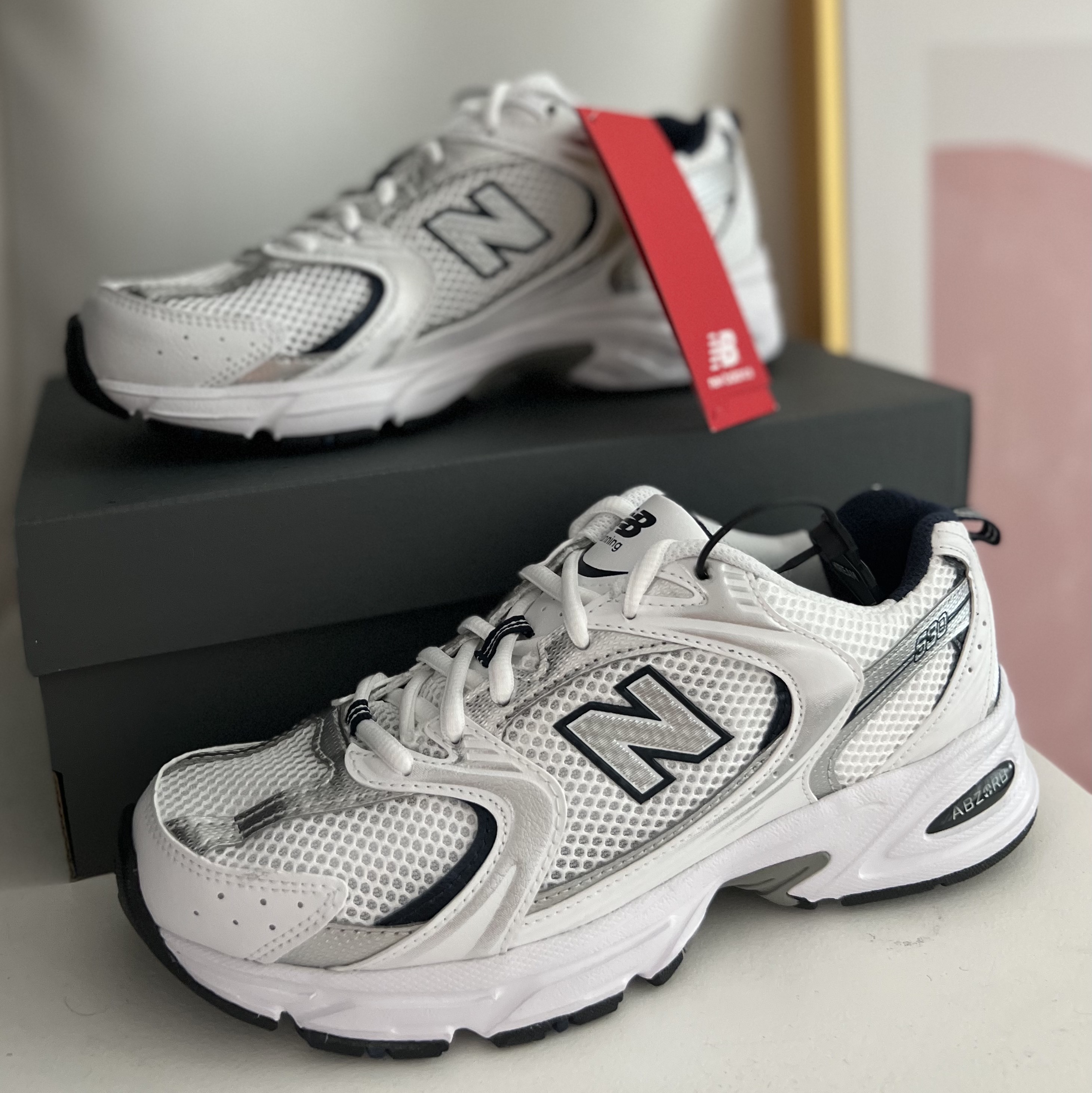 New Balance 530 White 착용 스타일 - 1