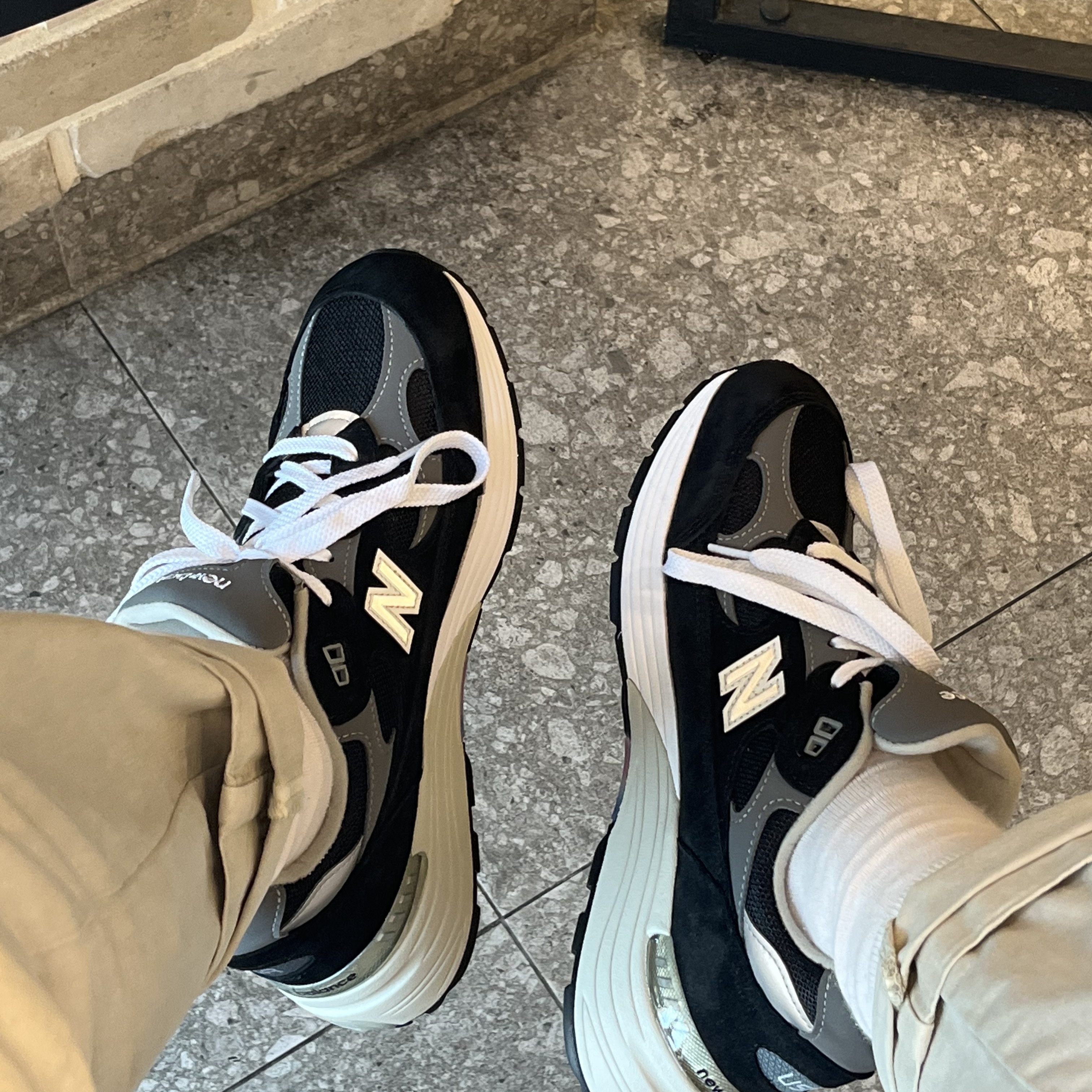New Balance 992 Made in USA Black Grey 착용 스타일