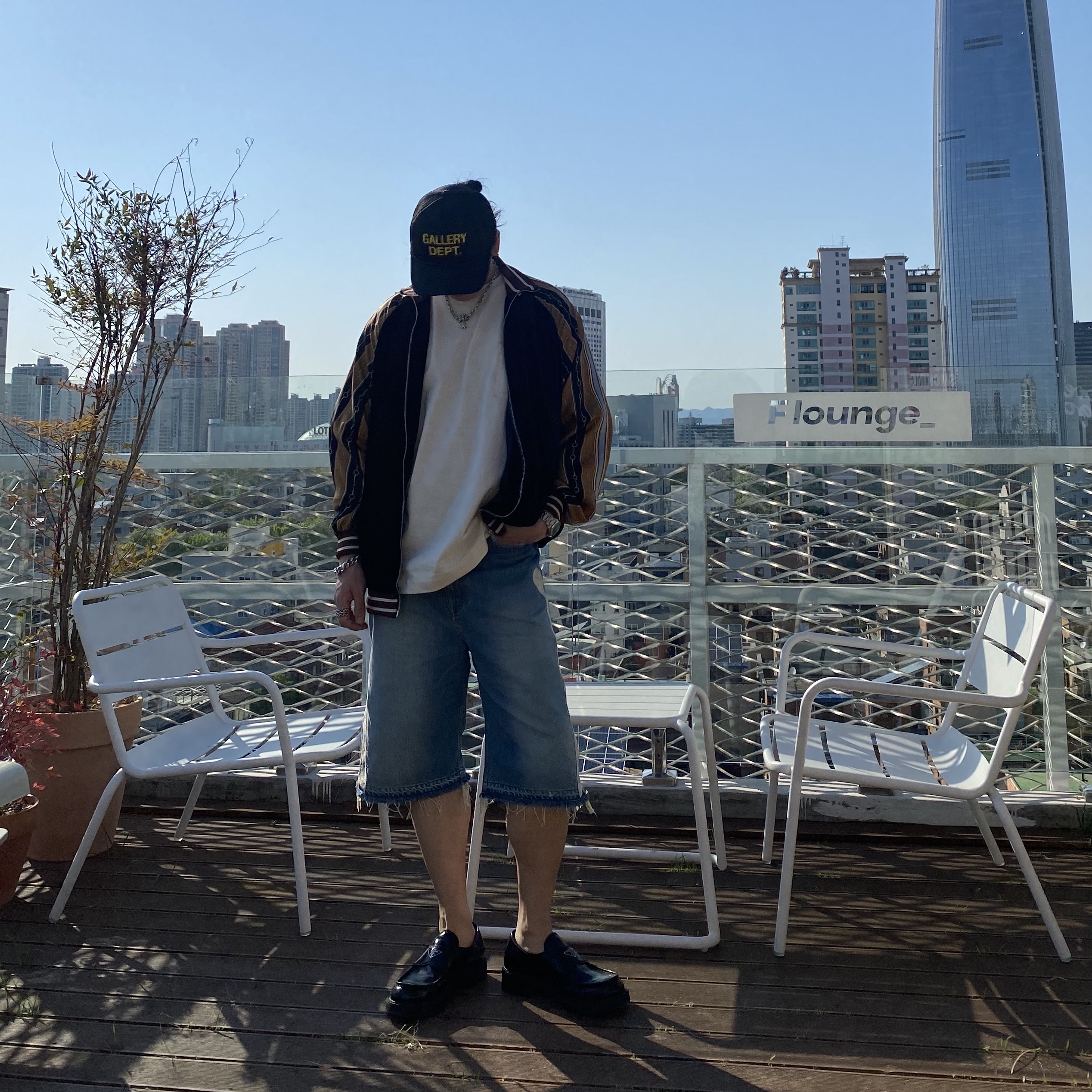 Prada Chocolate Brushed Leather Loafers Black, Gallery Dept. GD Trucker Cap Black 착용 스타일 - 1