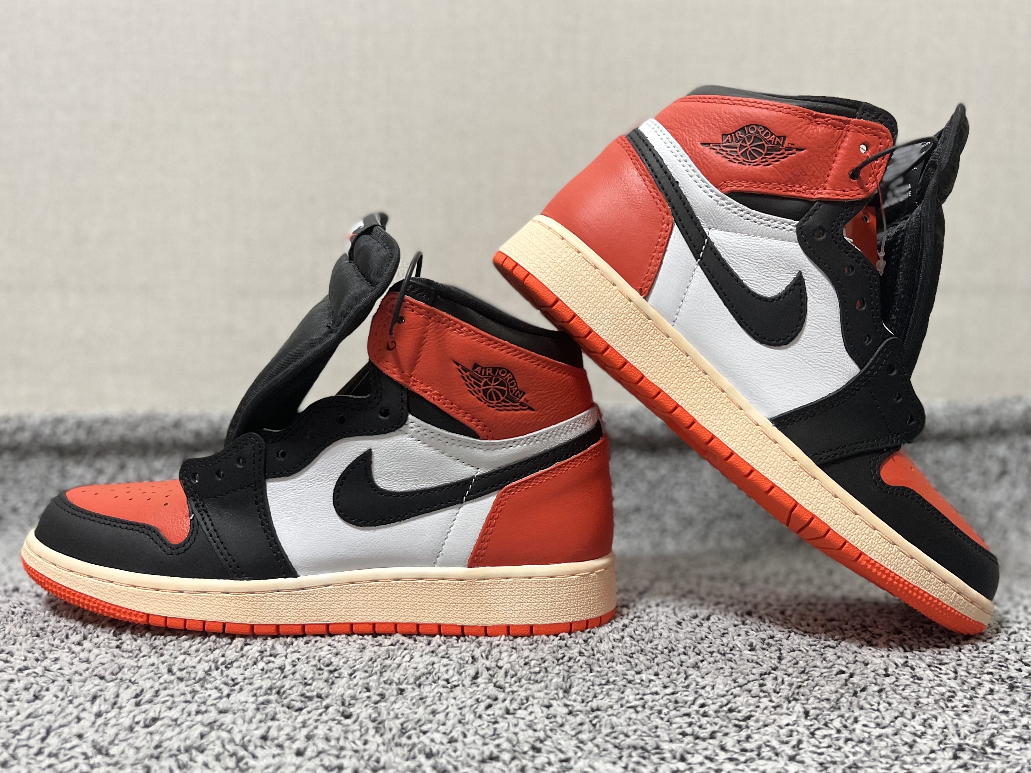 Jordan 1 Retro High OG Electro Orange 착용 스타일 - 2