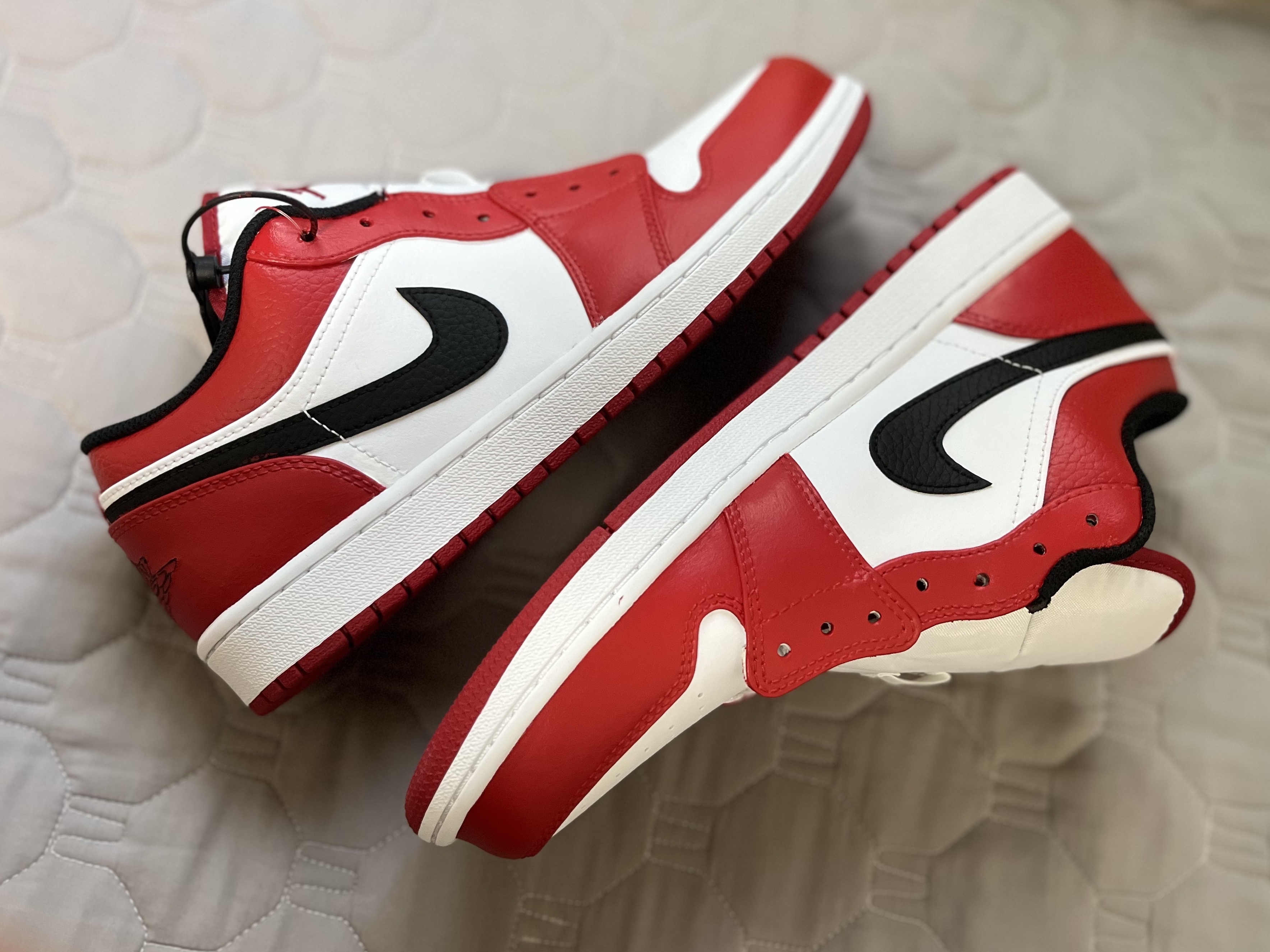 Jordan 1 Low White Red Black, (GS) Jordan 1 Low White Red Black 착용 스타일 - 1