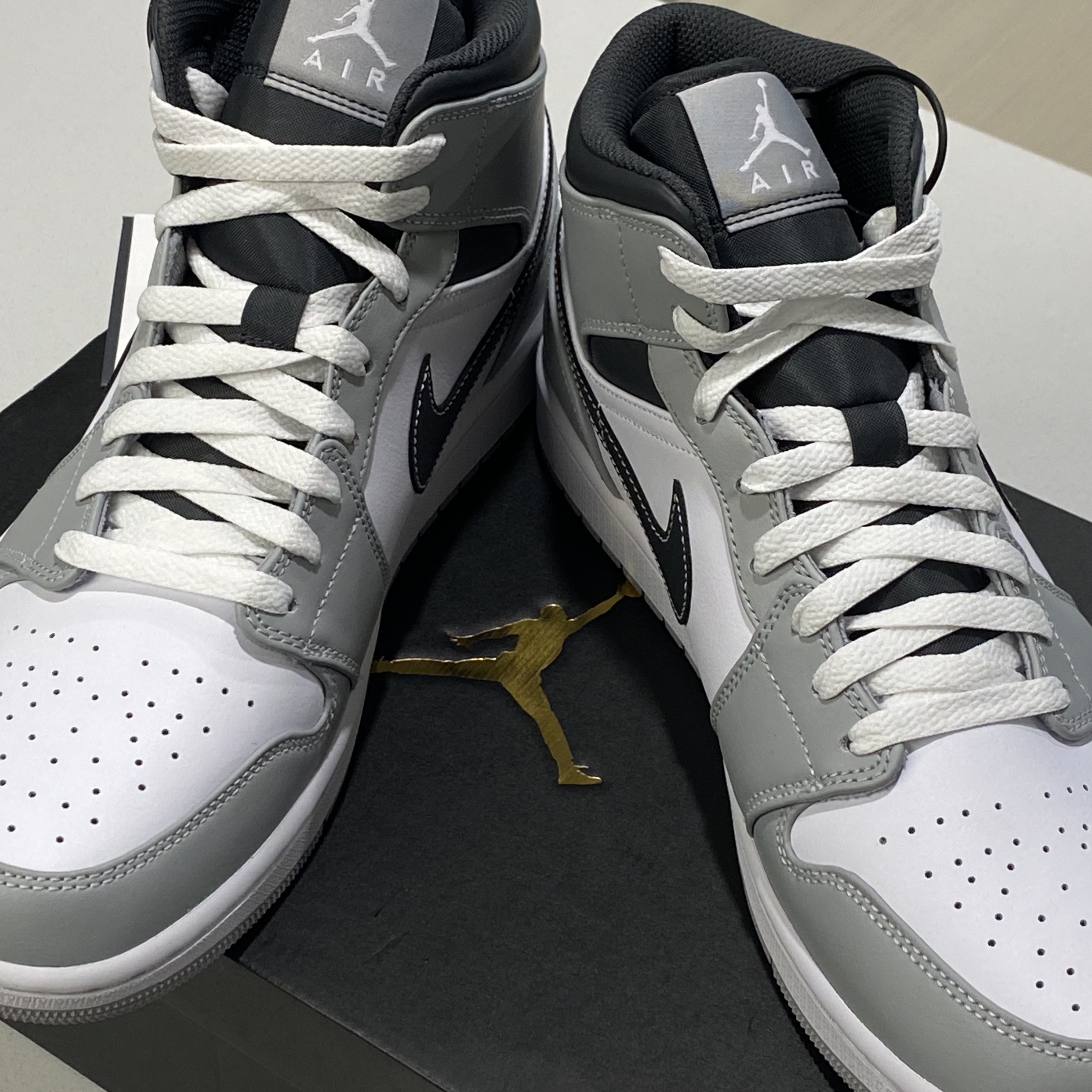 Jordan 1 Mid Light Smoke Grey Anthracite 착용 스타일
