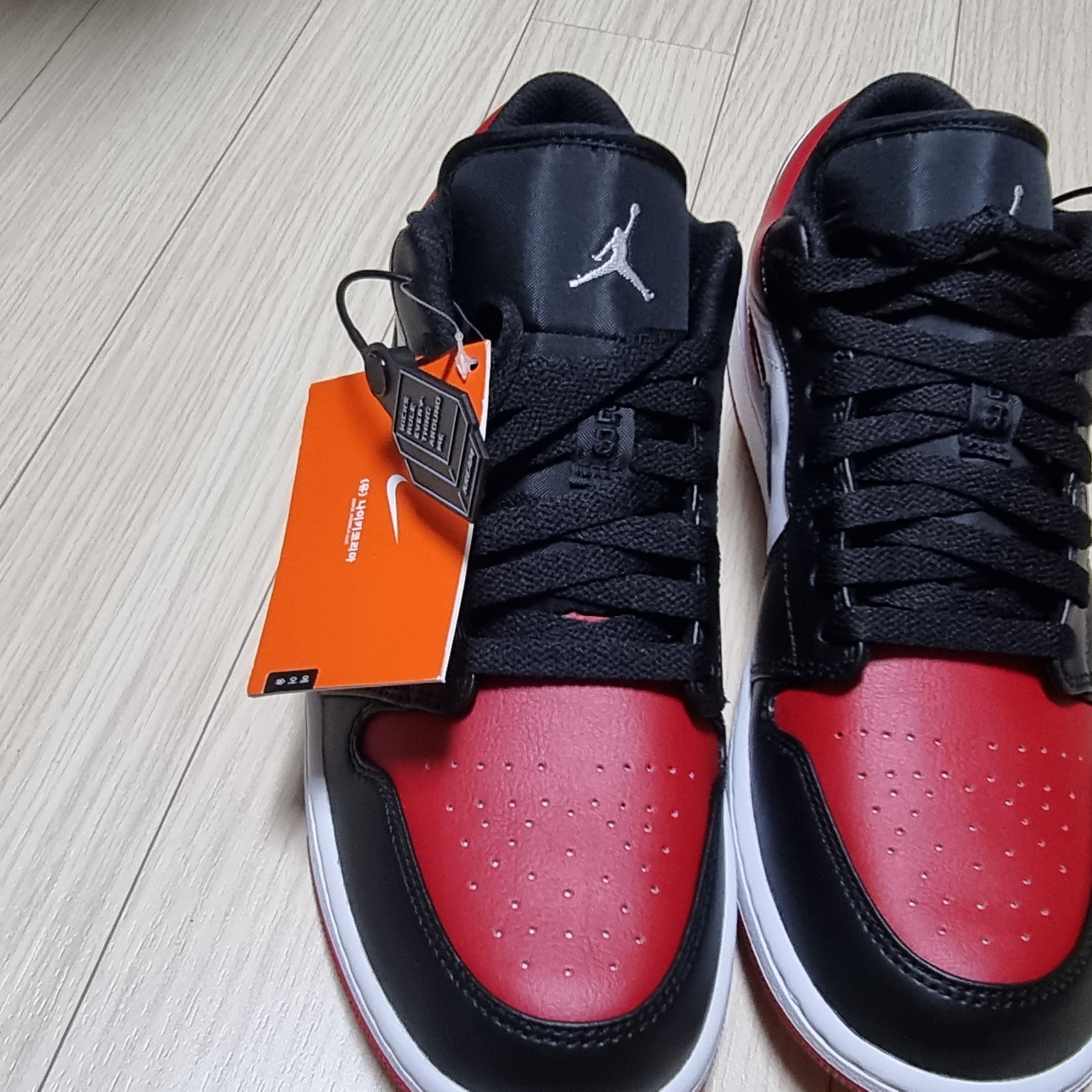 Jordan 1 Low Bred Toe 착용 스타일 - 4