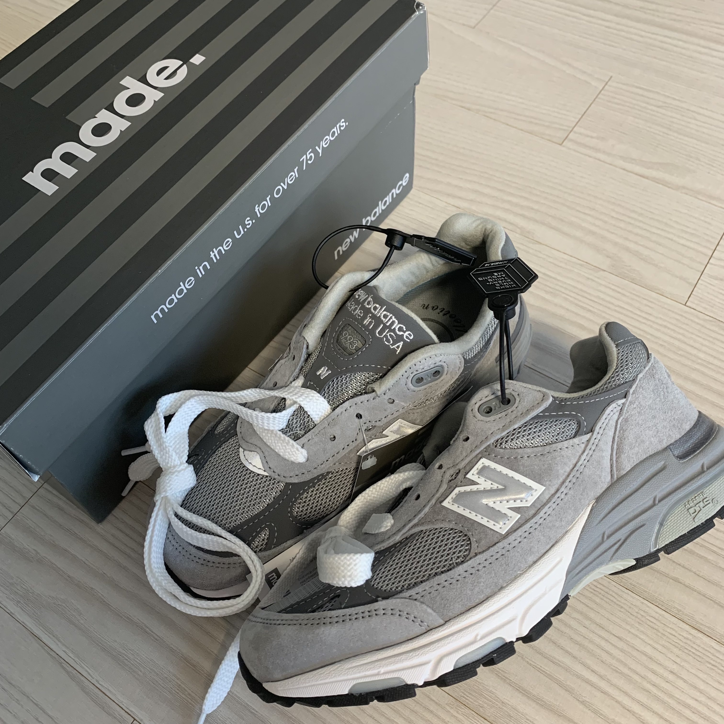 (W) New Balance 993 Made in USA Grey - B Standard 착용 스타일 - 2