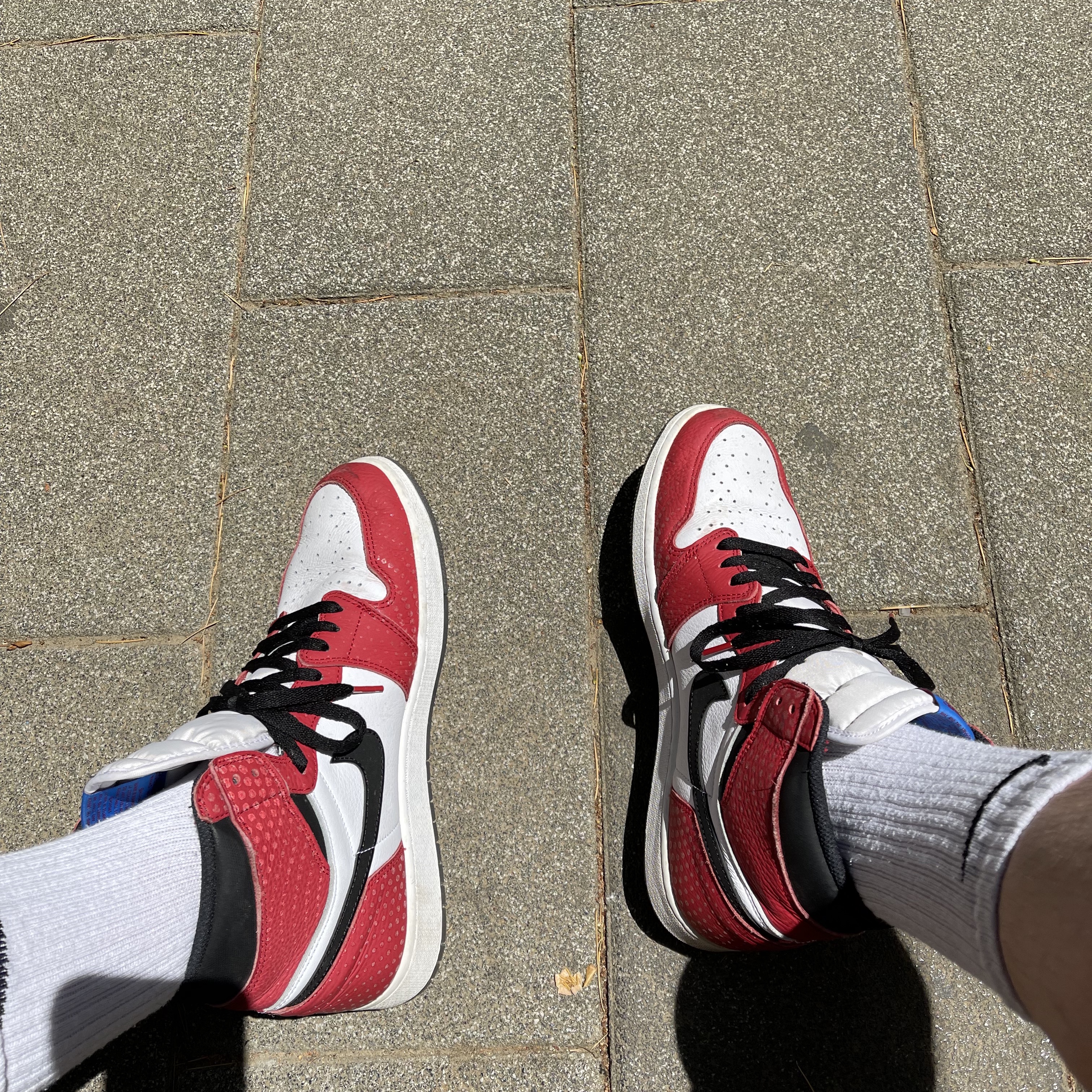Jordan 1 Retro High Spider-Man Origin Story 착용 스타일 - 2
