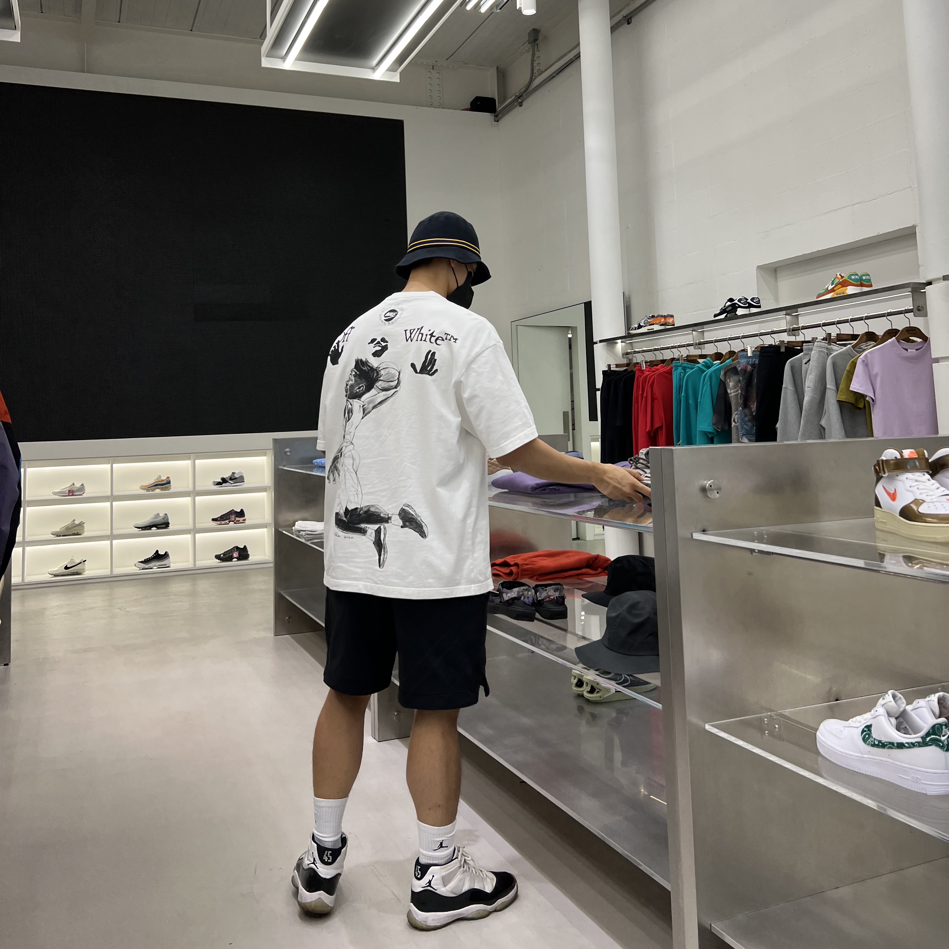 Jordan 11 Retro Concord 2018, Jordan x Off-White S/S T-Shirt White - Asia 착용 스타일 - 1