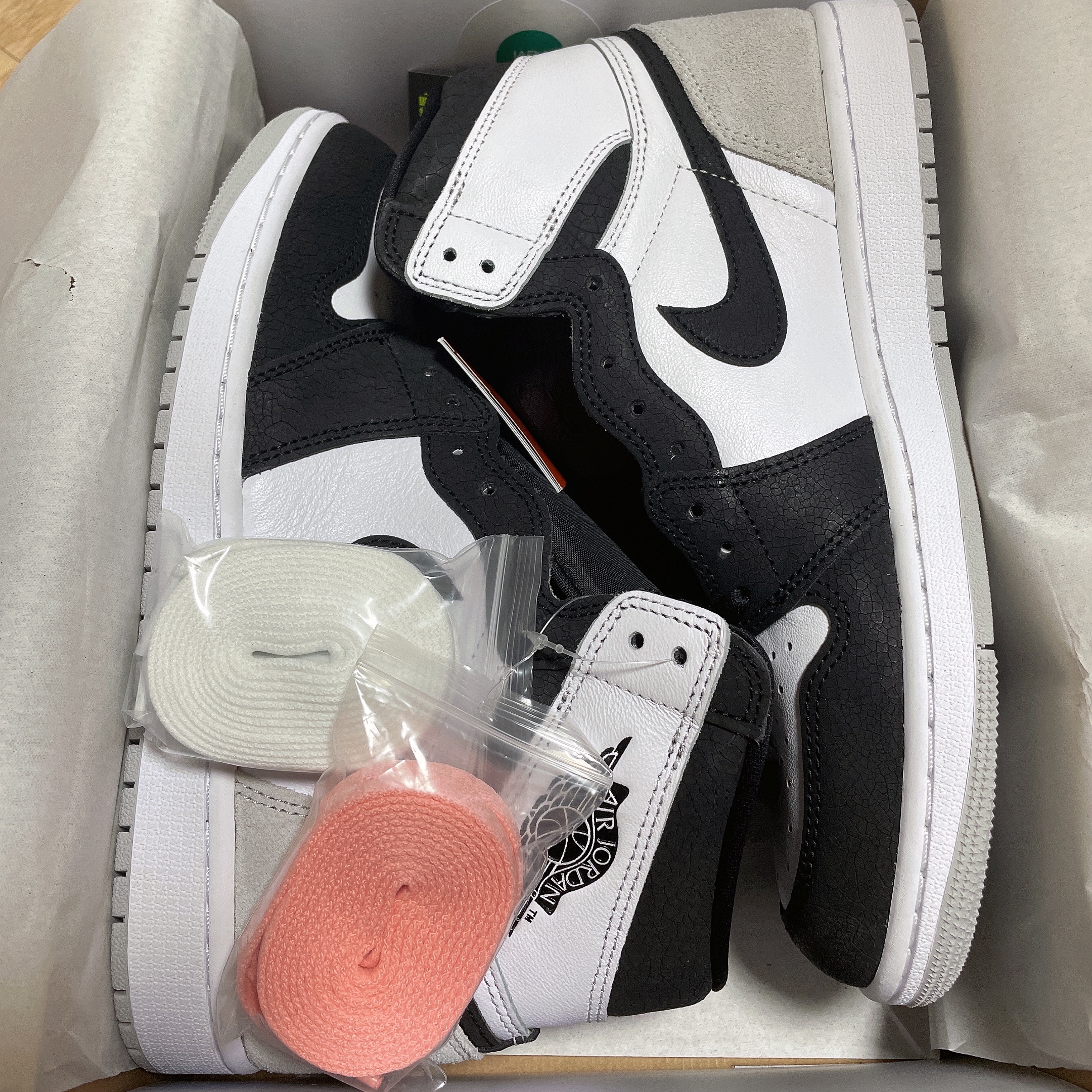Jordan 1 Retro High OG Bleached Coral 착용 스타일 - 1