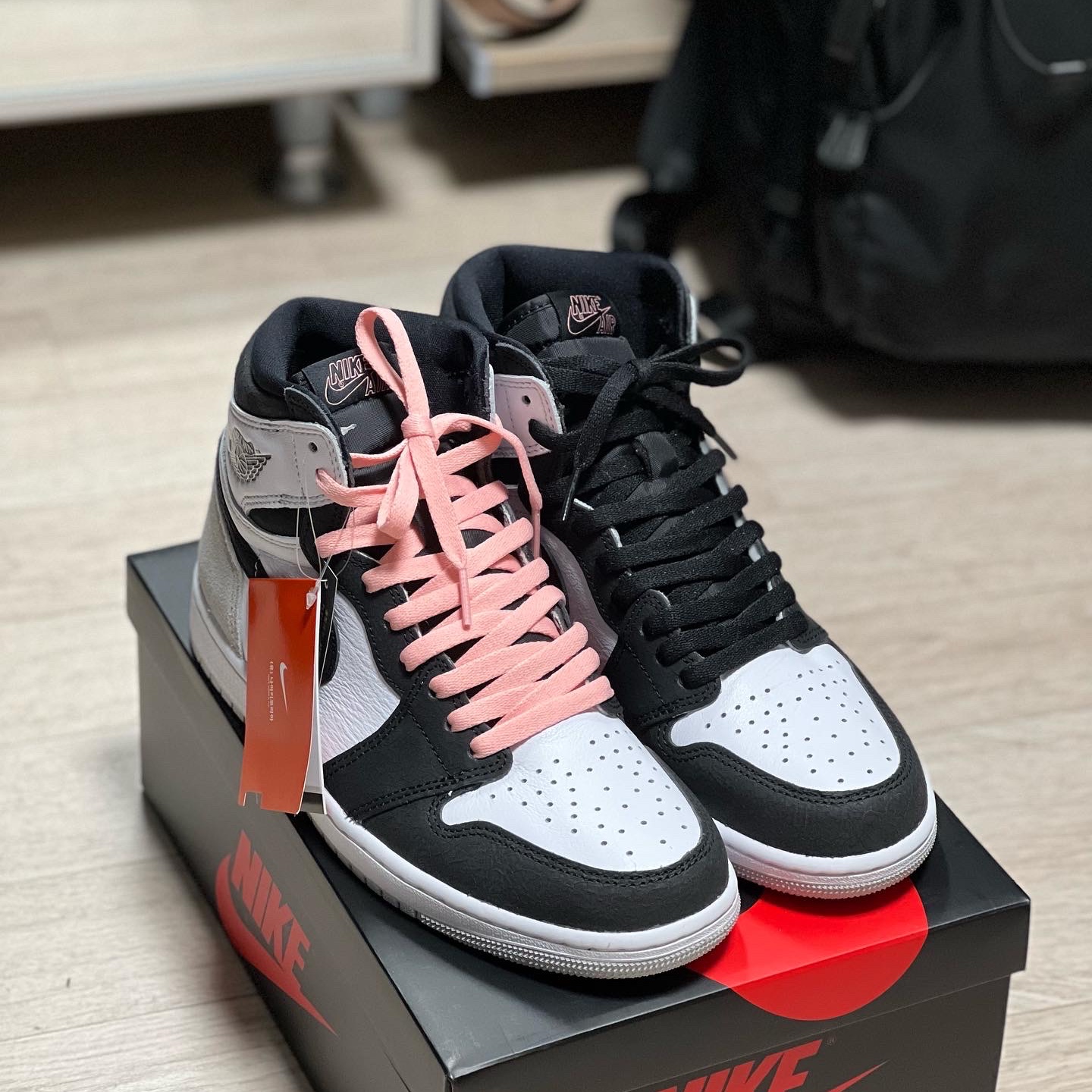 Jordan 1 Retro High OG Bleached Coral, Jordan 1 Retro High OG Black Mocha 착용 스타일 - 2