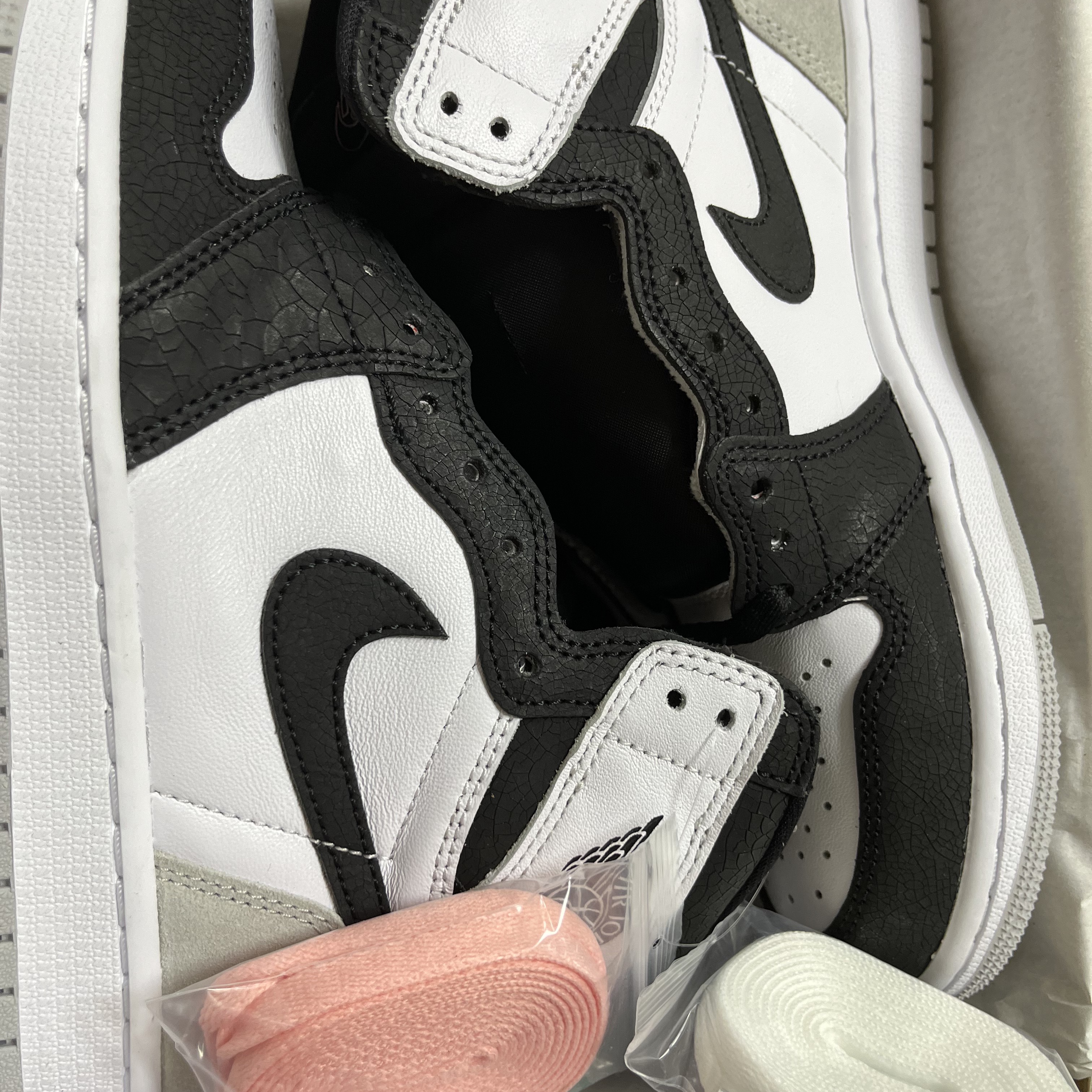 Jordan 1 Retro High OG Bleached Coral 착용 스타일 - 1