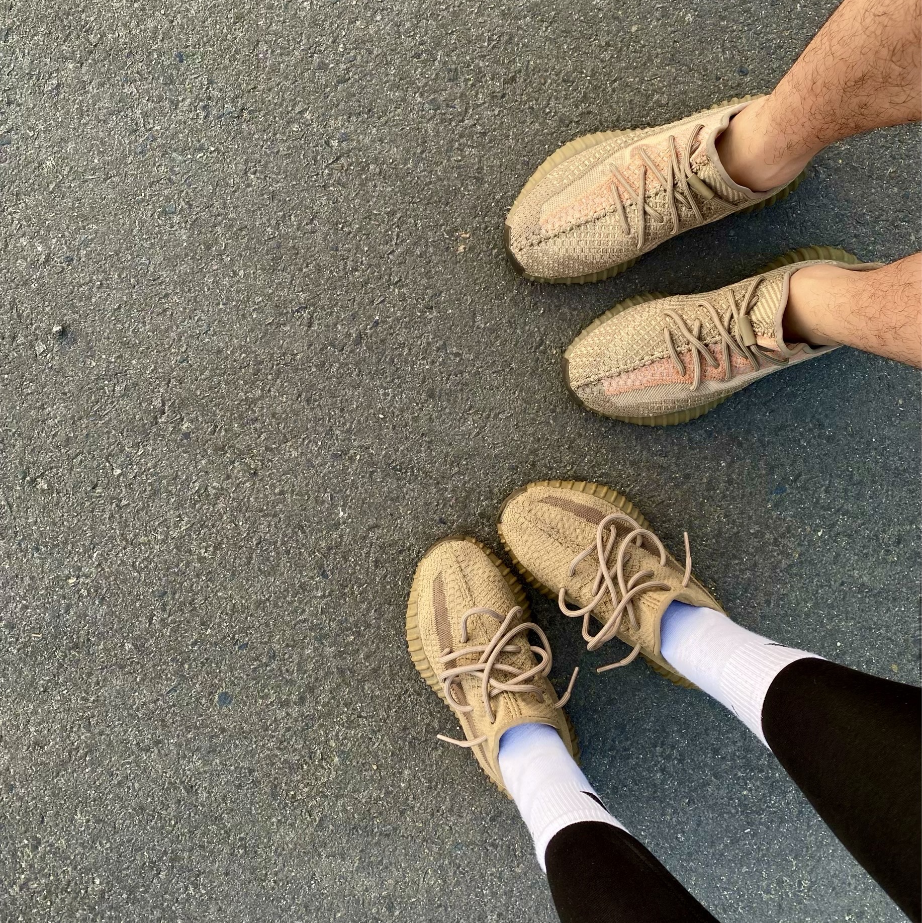 Adidas Yeezy Boost 350 V2 Earth, Adidas Yeezy Boost 350 V2 Sand Taupe 착용 스타일