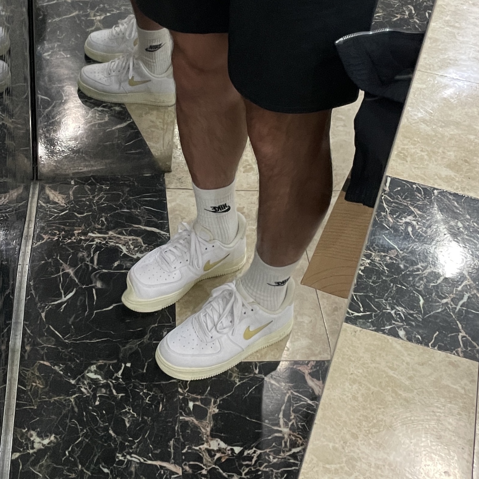Nike Air Force 1 '07 LX Pale Vanilla 착용 스타일 - 3