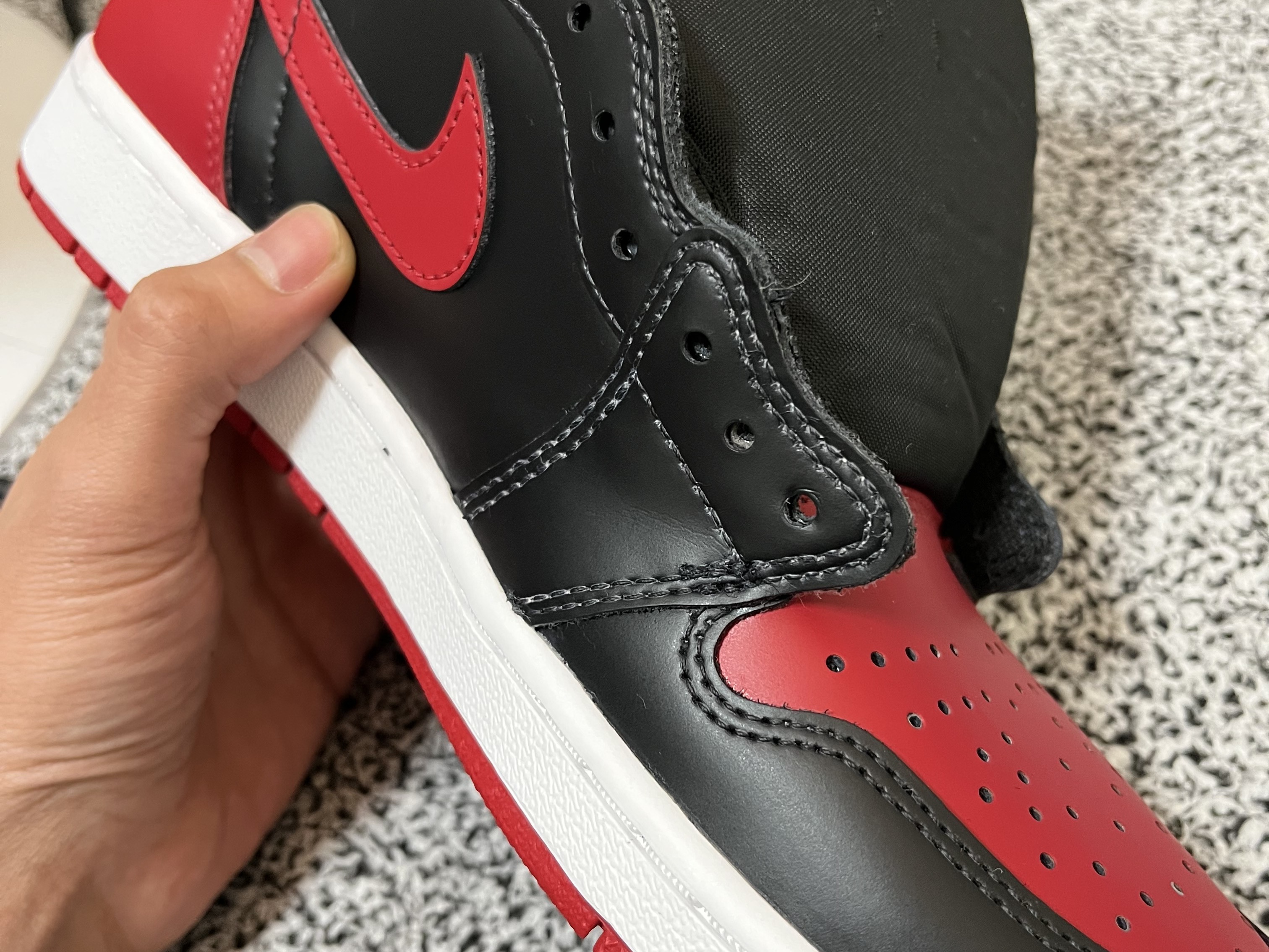 Jordan 1 Retro High OG Patent Bred 착용 스타일 - 4