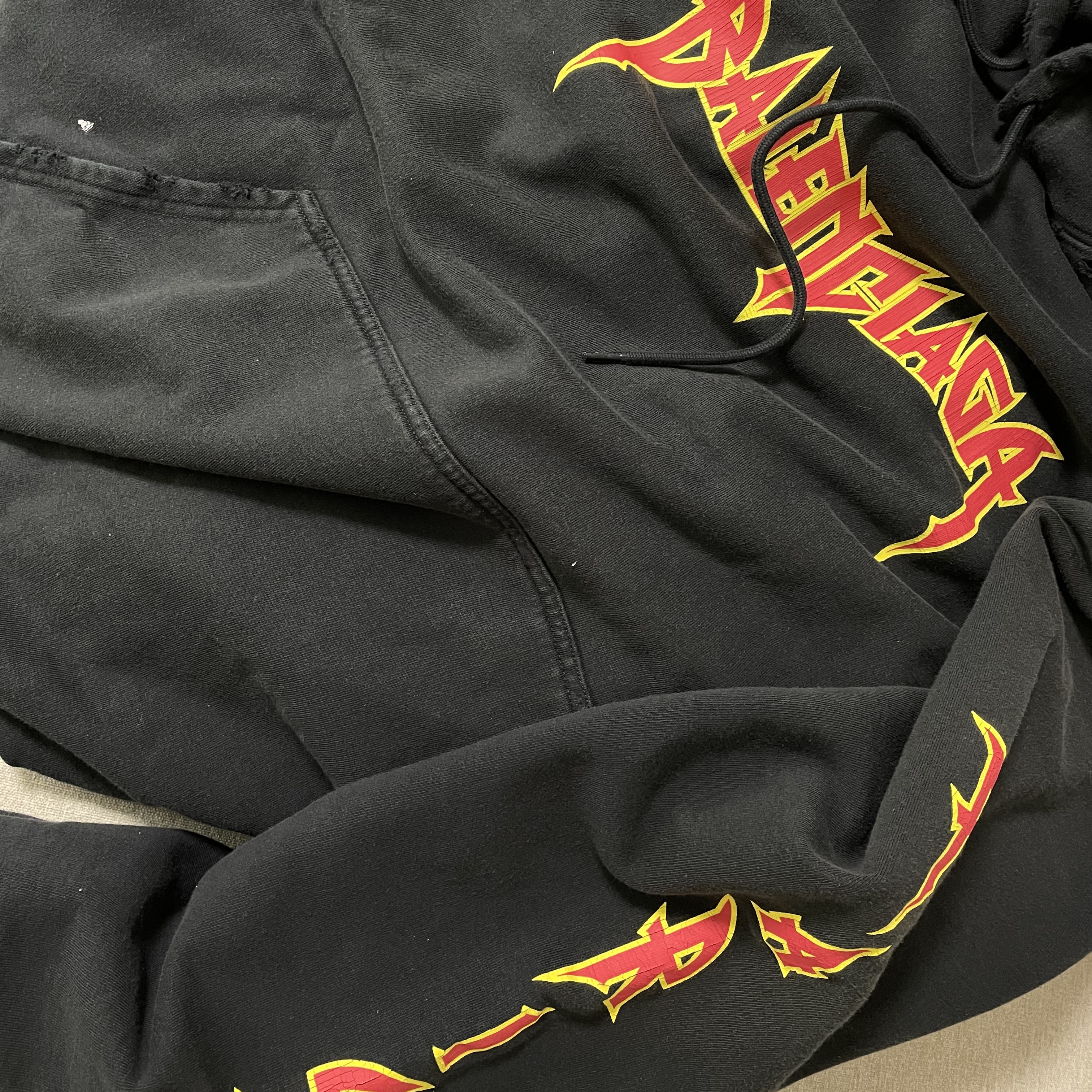 Balenciaga Metal Oversized Hoodie Black, Vans Vault x Fear of God OG Era 95 DX White Black 착용 스타일 - 3