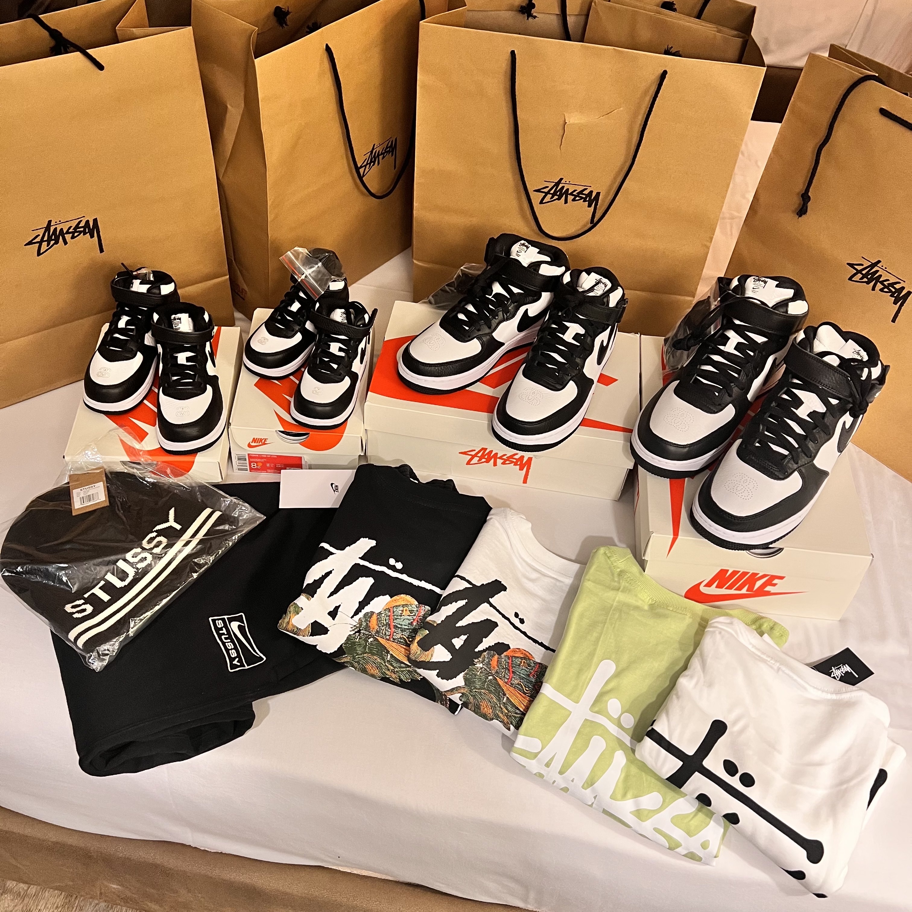 Nike x Stussy Air Force 1 '07 Mid SP Black and Light Bone, Nike x Stussy NRG RA Washed Fleece Pants Black (DN4030-010) 착용 스타일