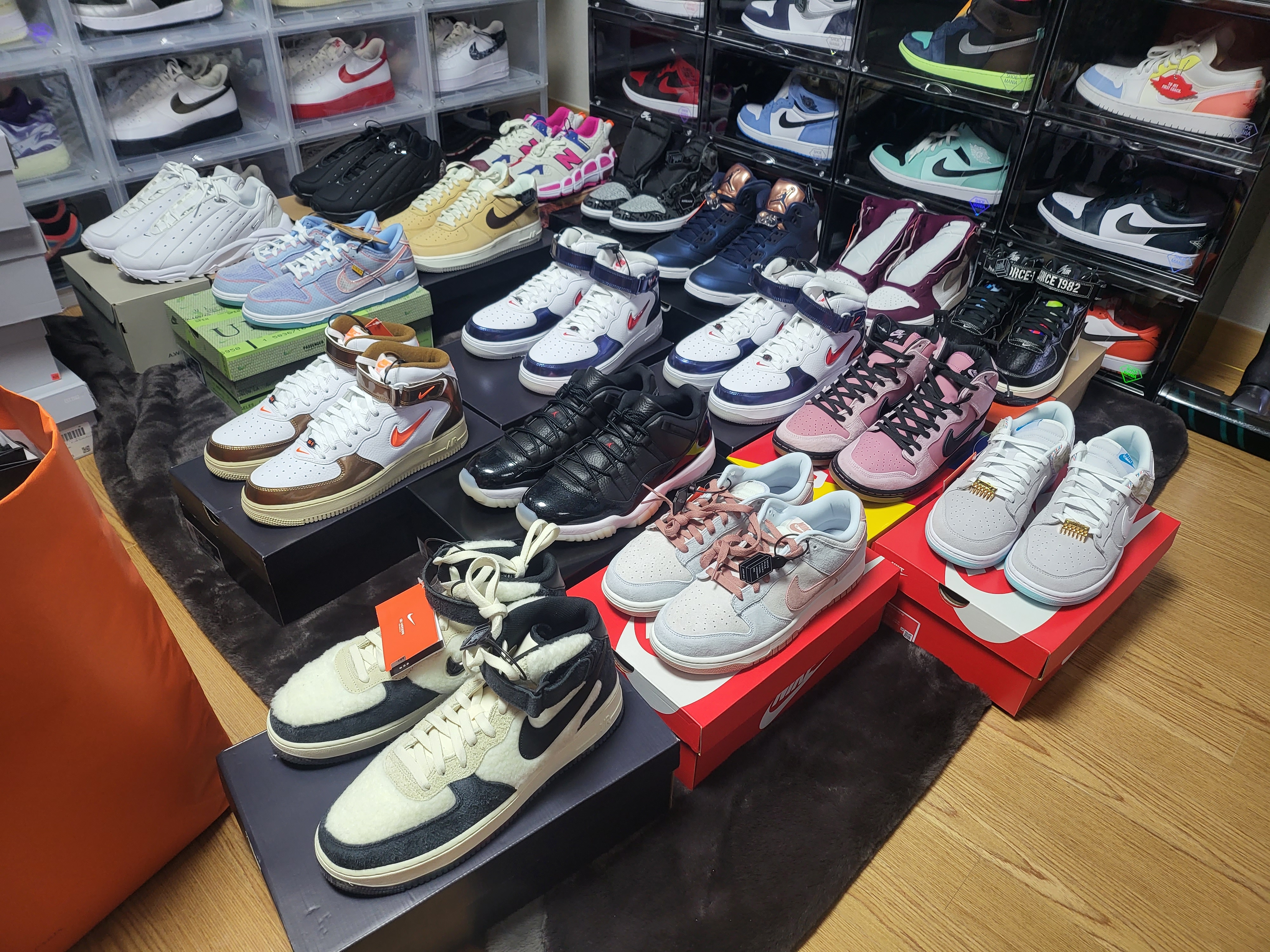 Nike Air Force 1 Mid QS University Red and Midnight Navy, Nike Air Force 1 Mid '07 LX Our Force 1 착용 스타일 - 1