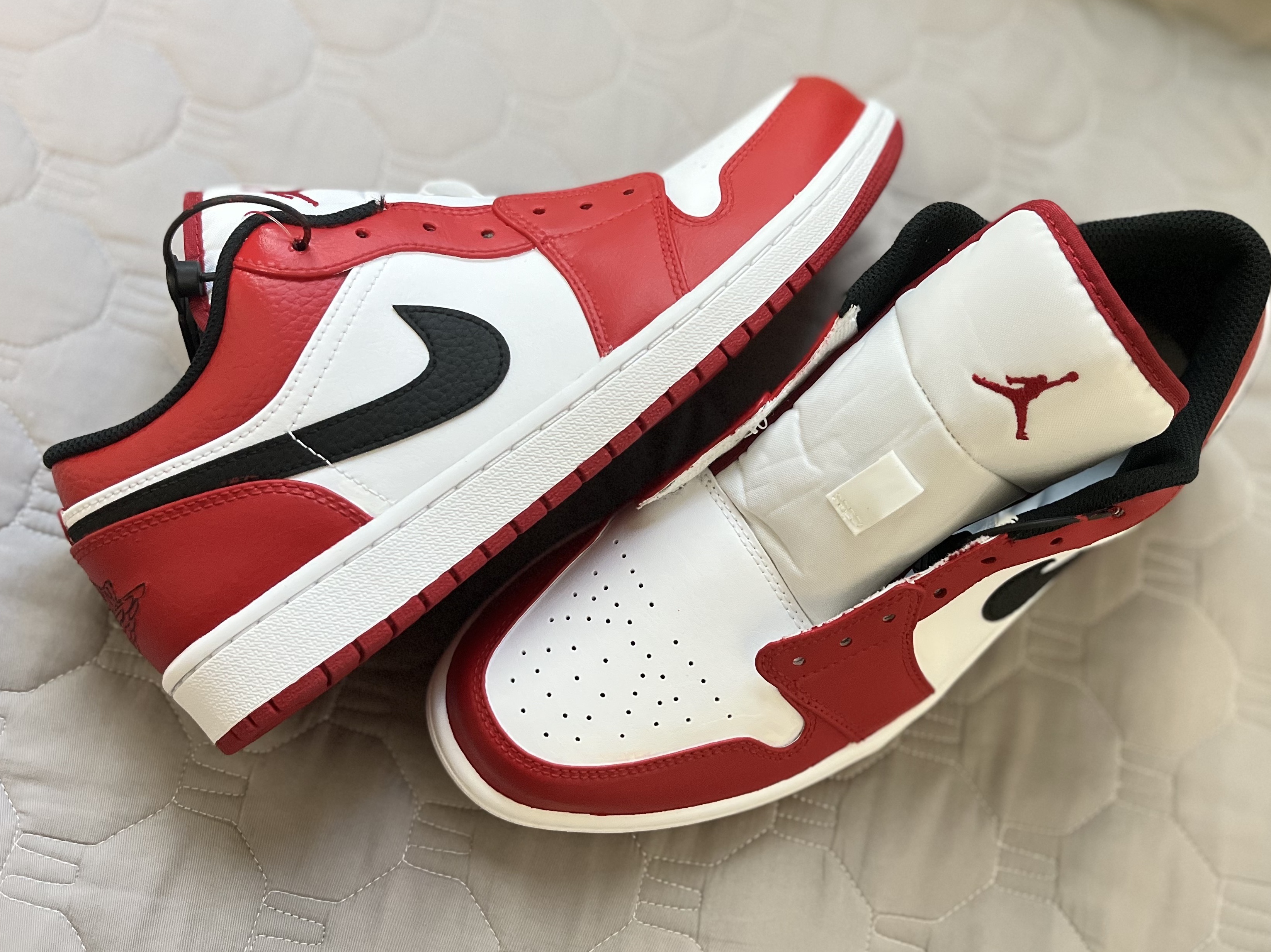 Jordan 1 Low White Red Black, (GS) Jordan 1 Low White Red Black 착용 스타일 - 2