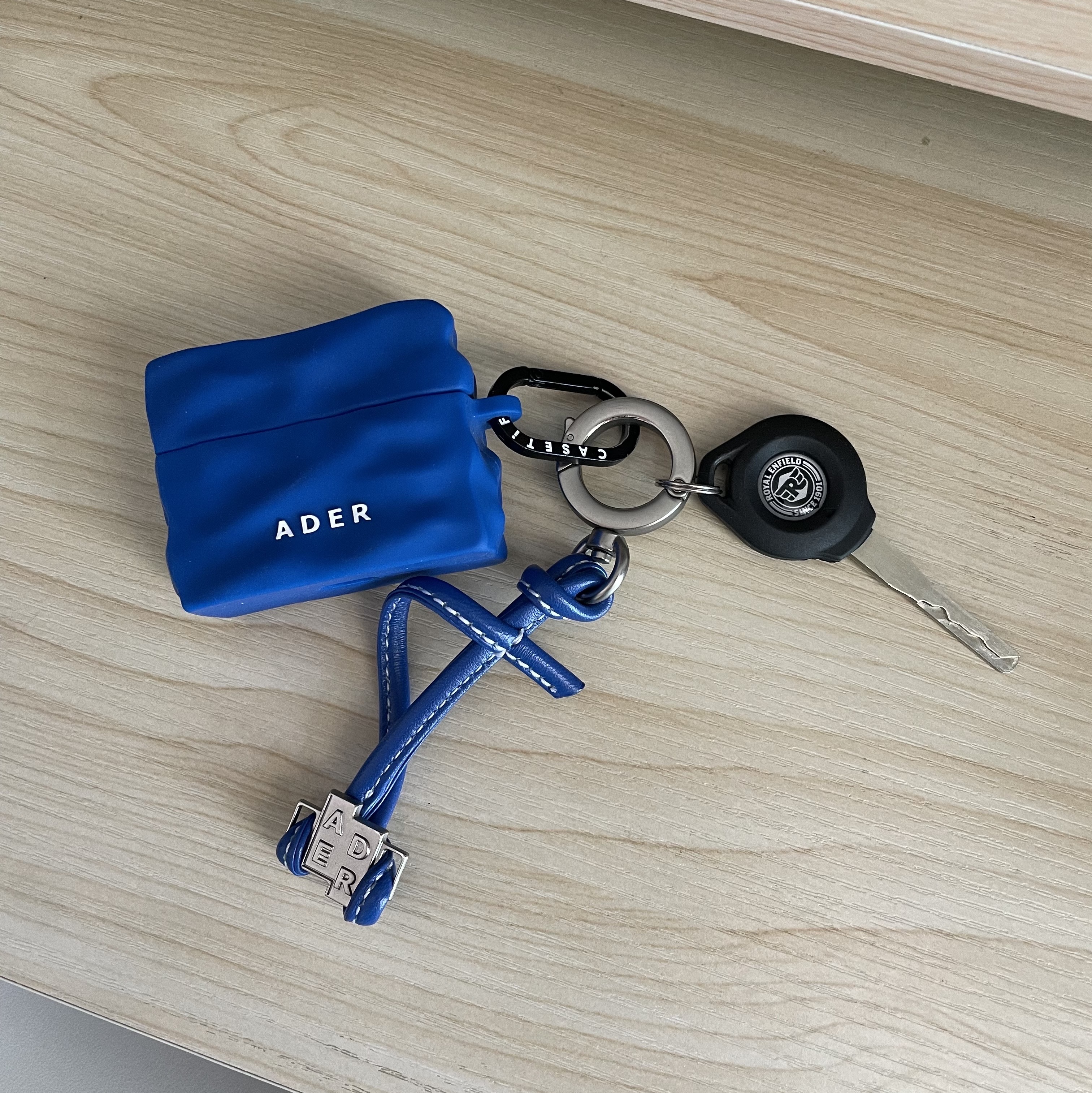 Casetify x Ader Error AirPods Pro Case 착용 스타일