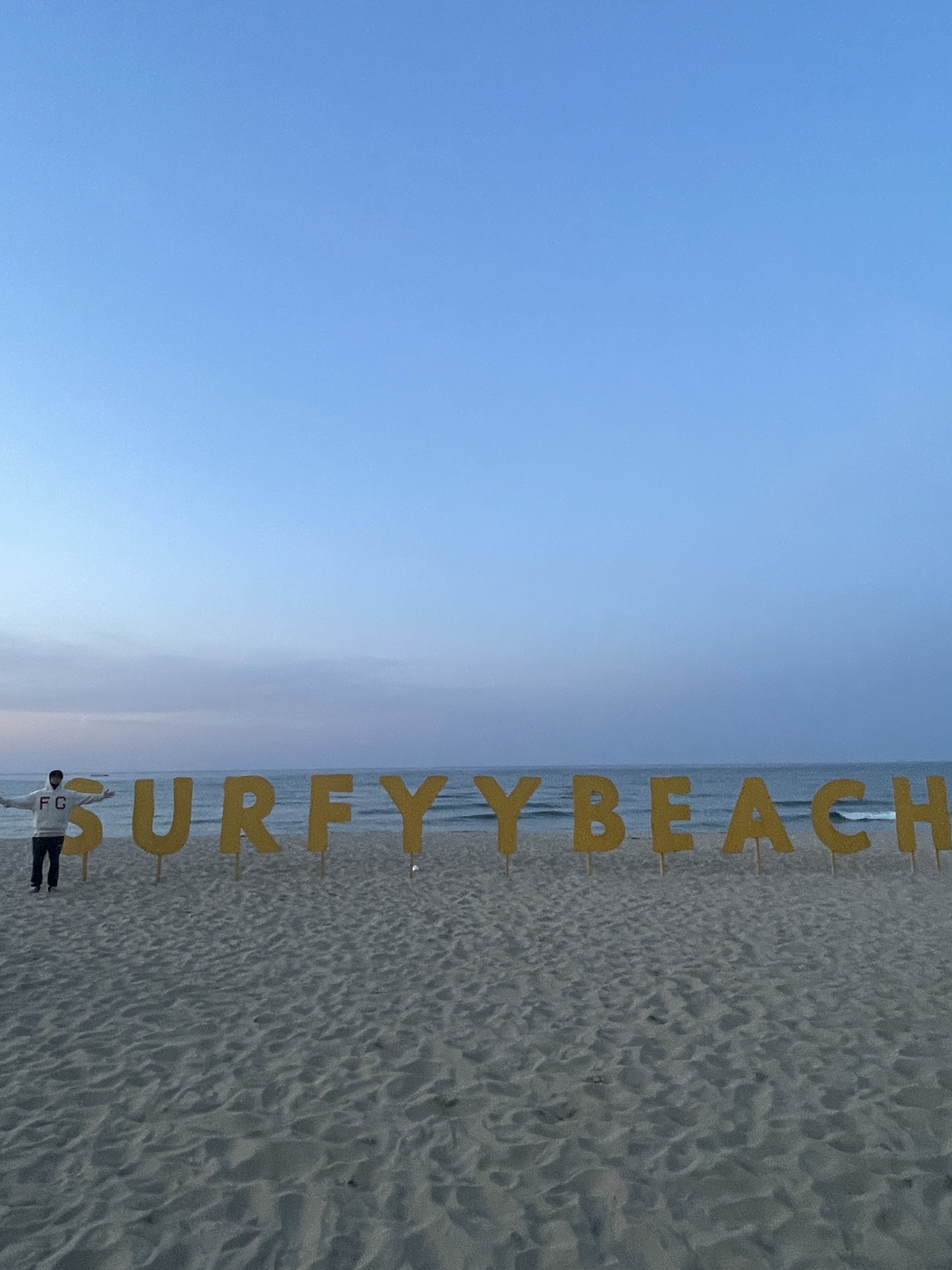 Essentials x New Era Retro Crown Strapback Black, Fear of God Monarch Hoodie Cream Heather 착용 스타일 - 3