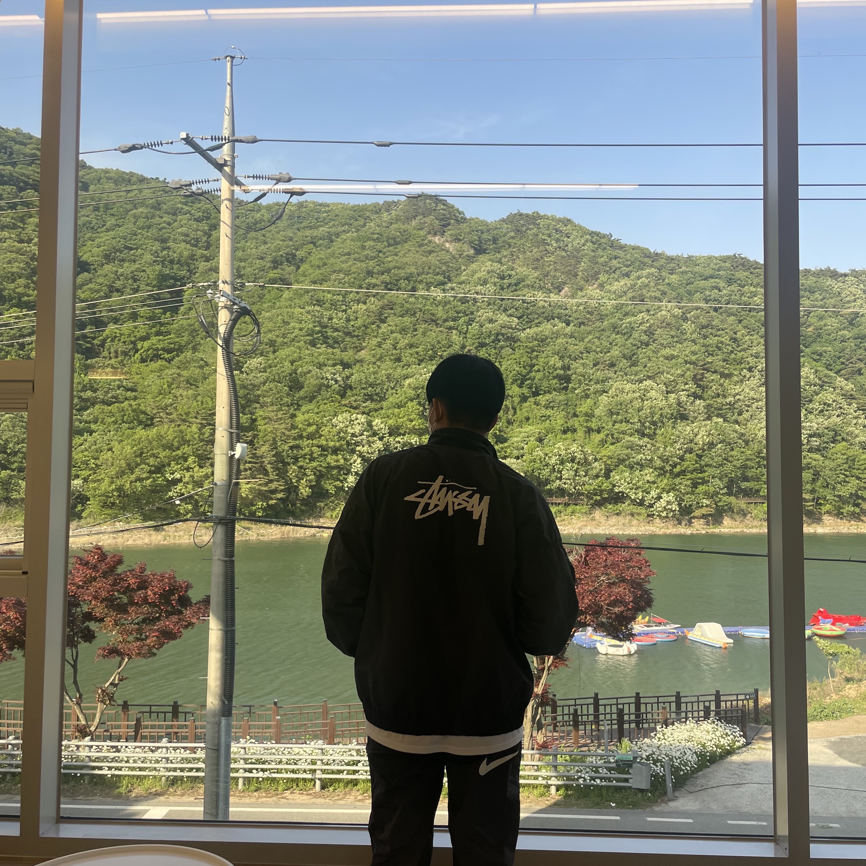 Nike x Stussy Beach Pants Off Noir, Nike x Stussy Windrunner Jacket Off Noir 착용 스타일 - 1