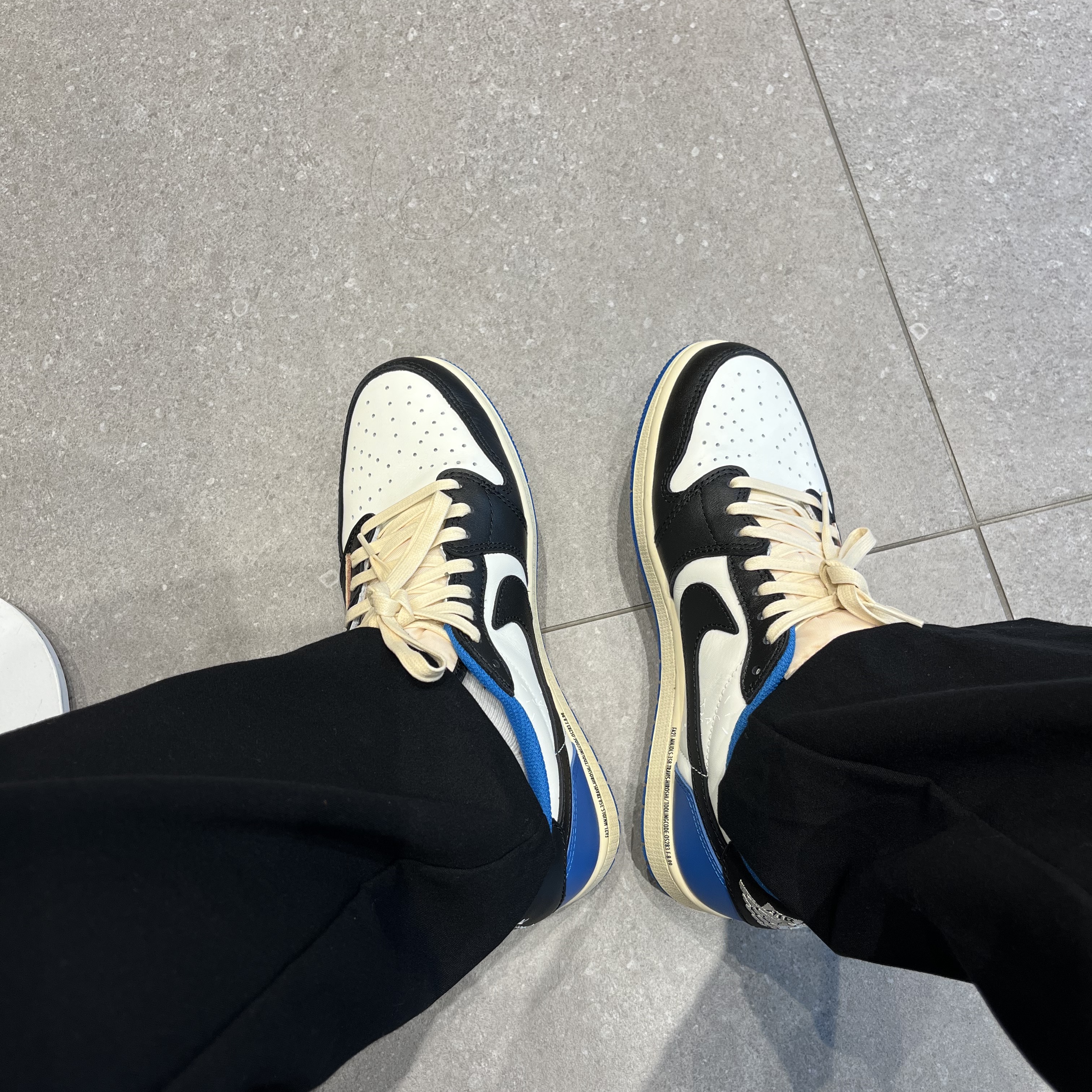 Jordan 1 x Travis Scott x Fragment Retro Low OG SP Military Blue 착용 스타일