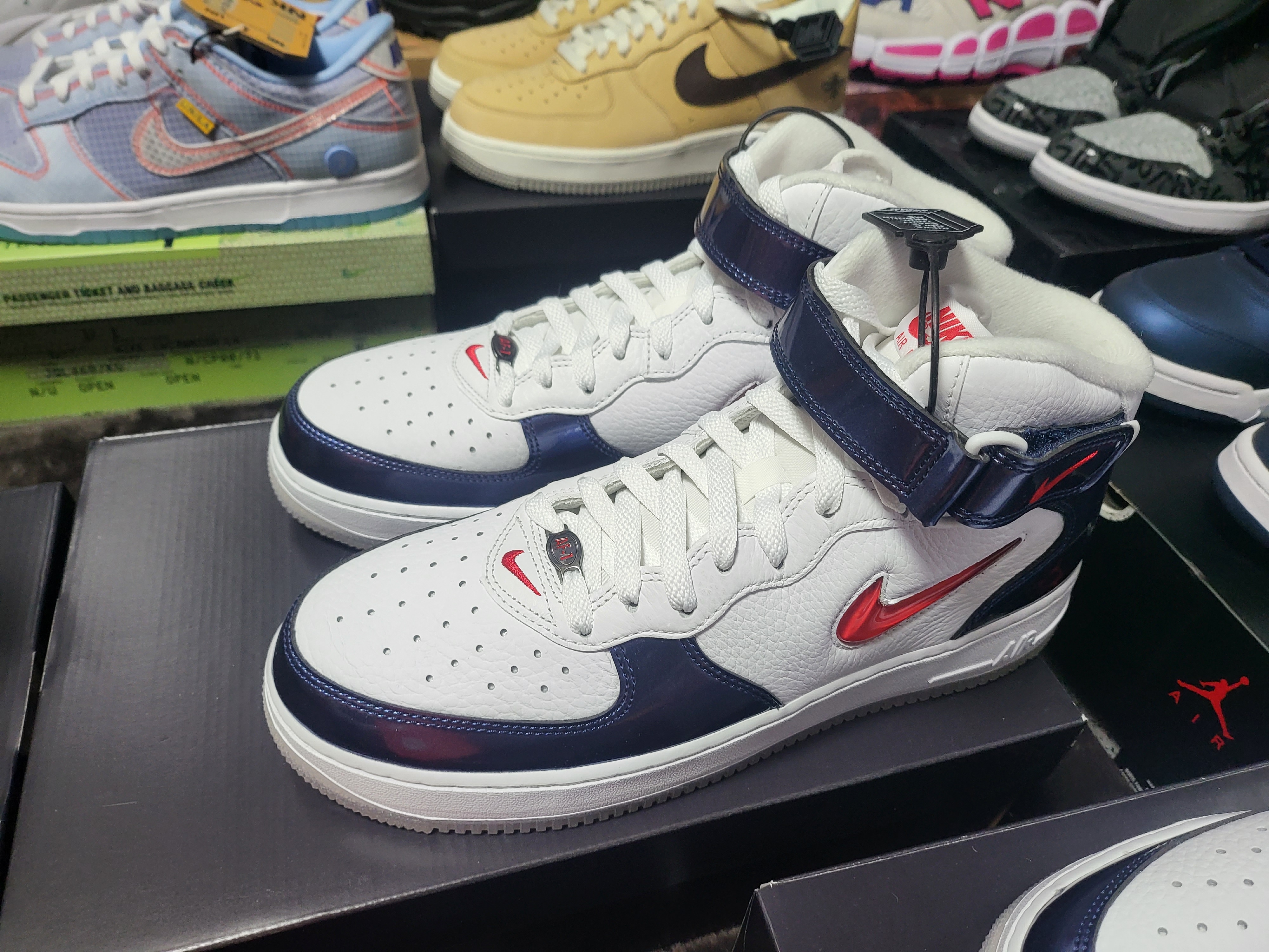 Nike Air Force 1 Mid QS University Red and Midnight Navy, Nike Air Force 1 Mid '07 LX Our Force 1 착용 스타일 - 2